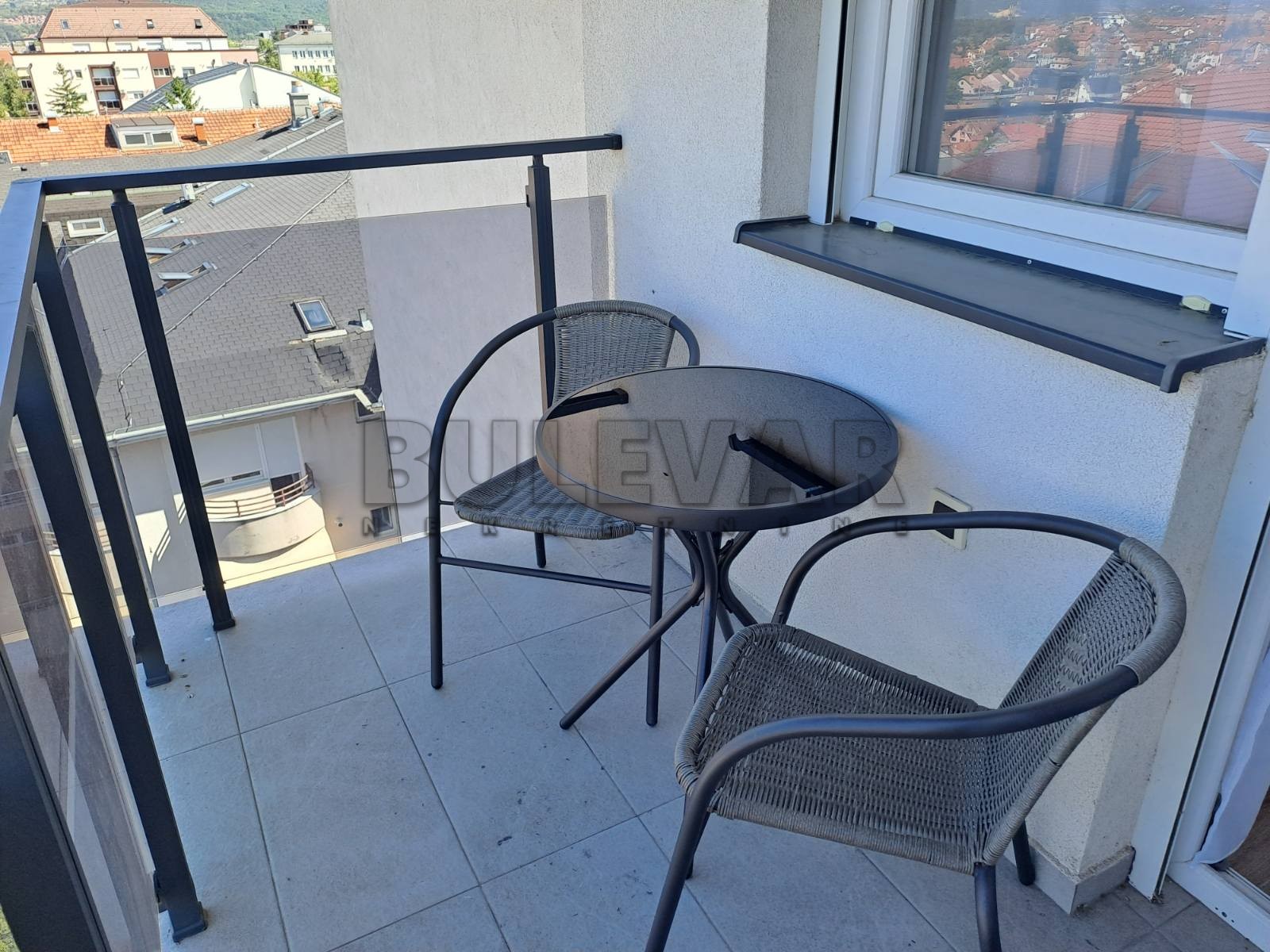 Izdaje se namešten stan na Vašarištu