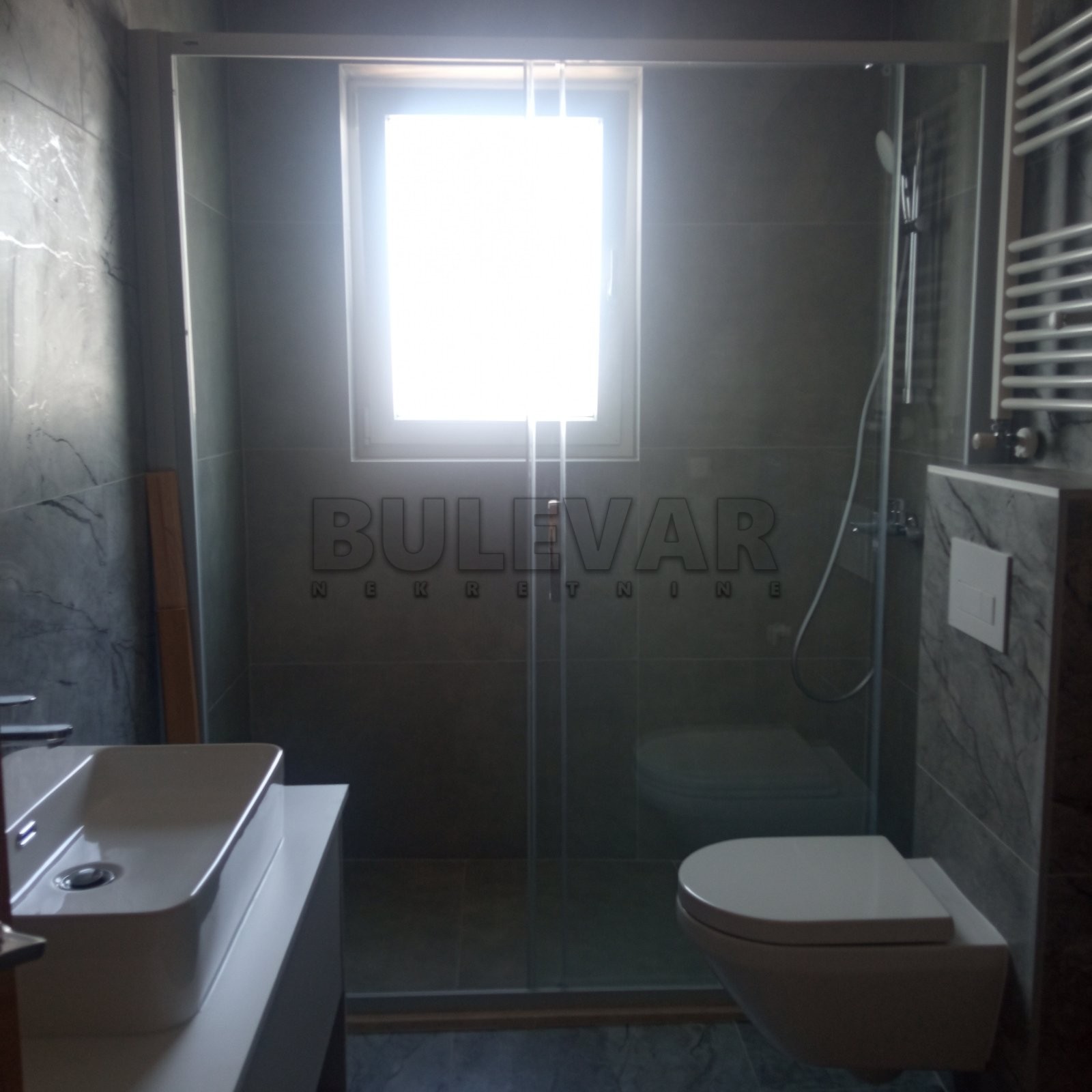 Odlična novogradnja - odmah useljiv neuseljavan duplex u Erdogliji sa dve spavaće sobe i dve terase