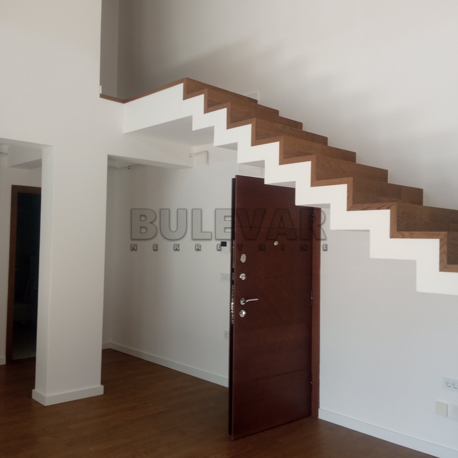 Odlična novogradnja - odmah useljiv neuseljavan duplex u Erdogliji sa dve spavaće sobe i dve terase