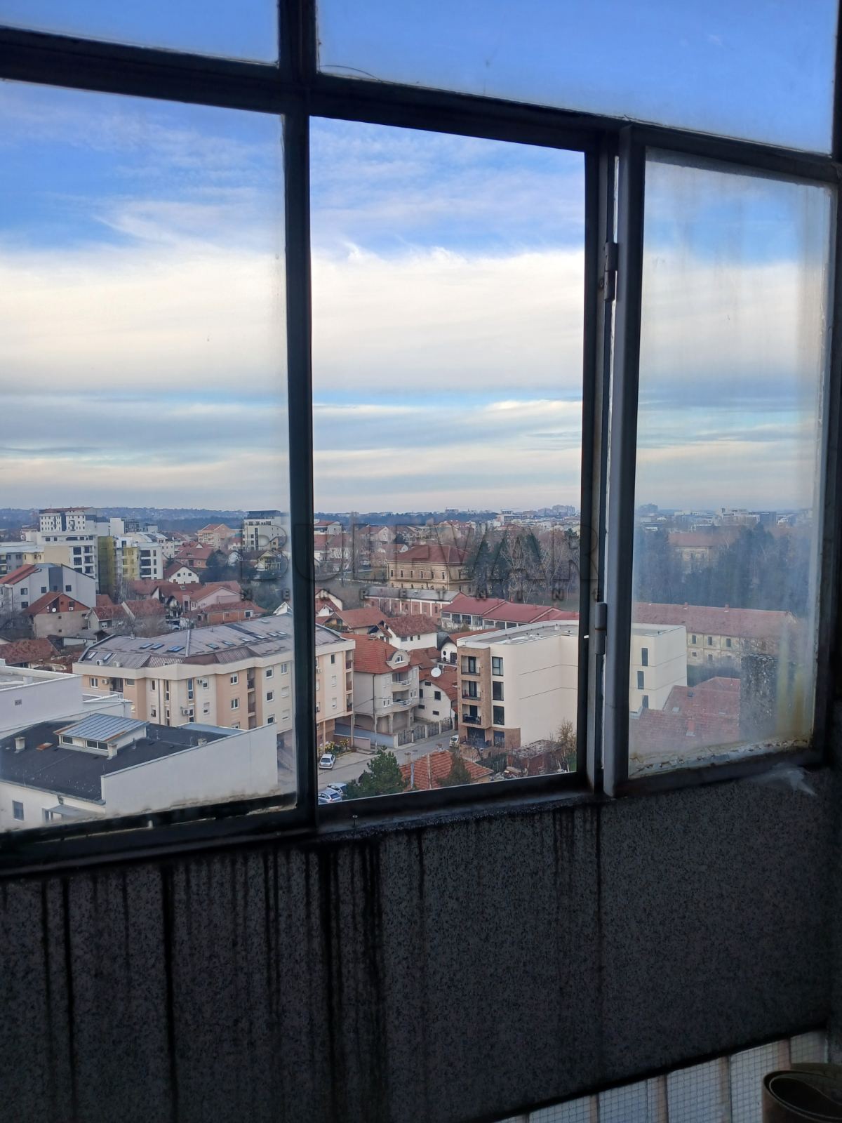 Četvorosoban stan u soliteru na Maloj Vagi od 91 m²