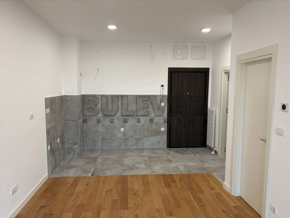 Nov dvosoban lux stan površine 74 m² - Penthaus u Matis New Point kompleksu, Bubanj, Kragujevac