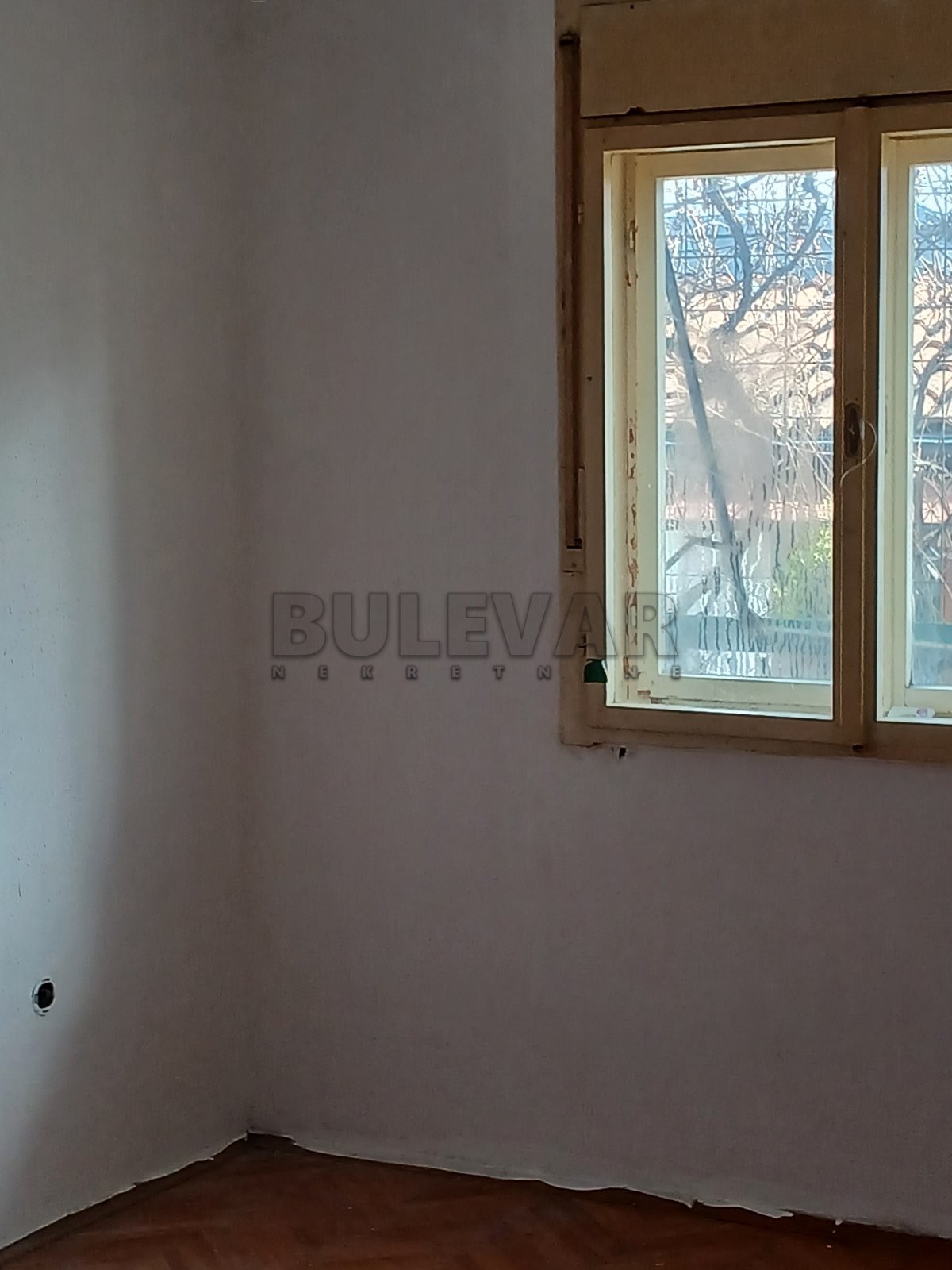 U ponudi stan u Bresnici  od 98 m2 sa dvorištem