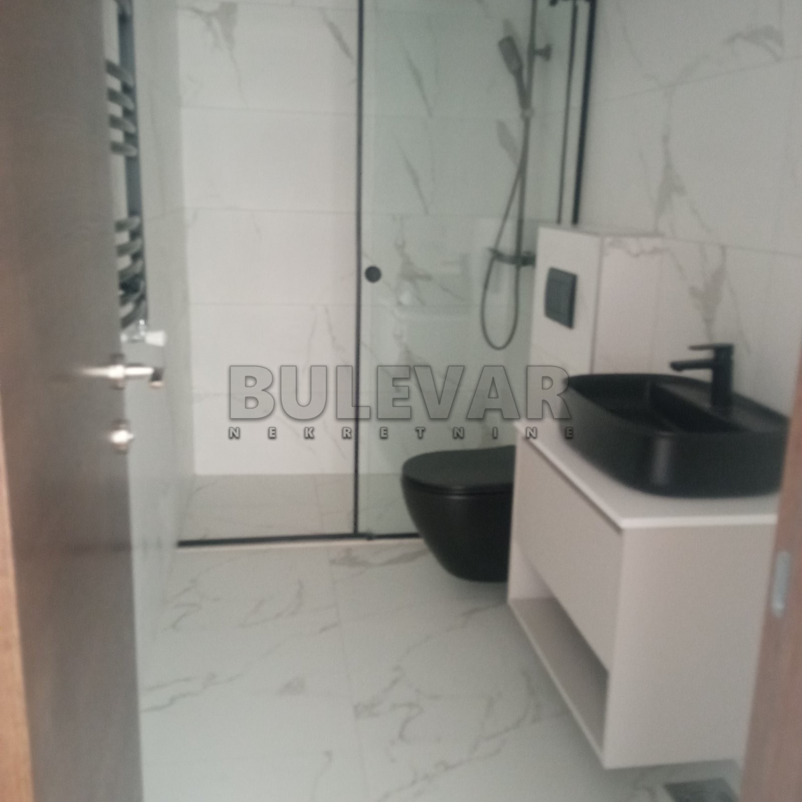 Odlična novogradnja - odmah useljiv neuseljavan duplex u Erdogliji sa dve spavaće sobe i dve terase