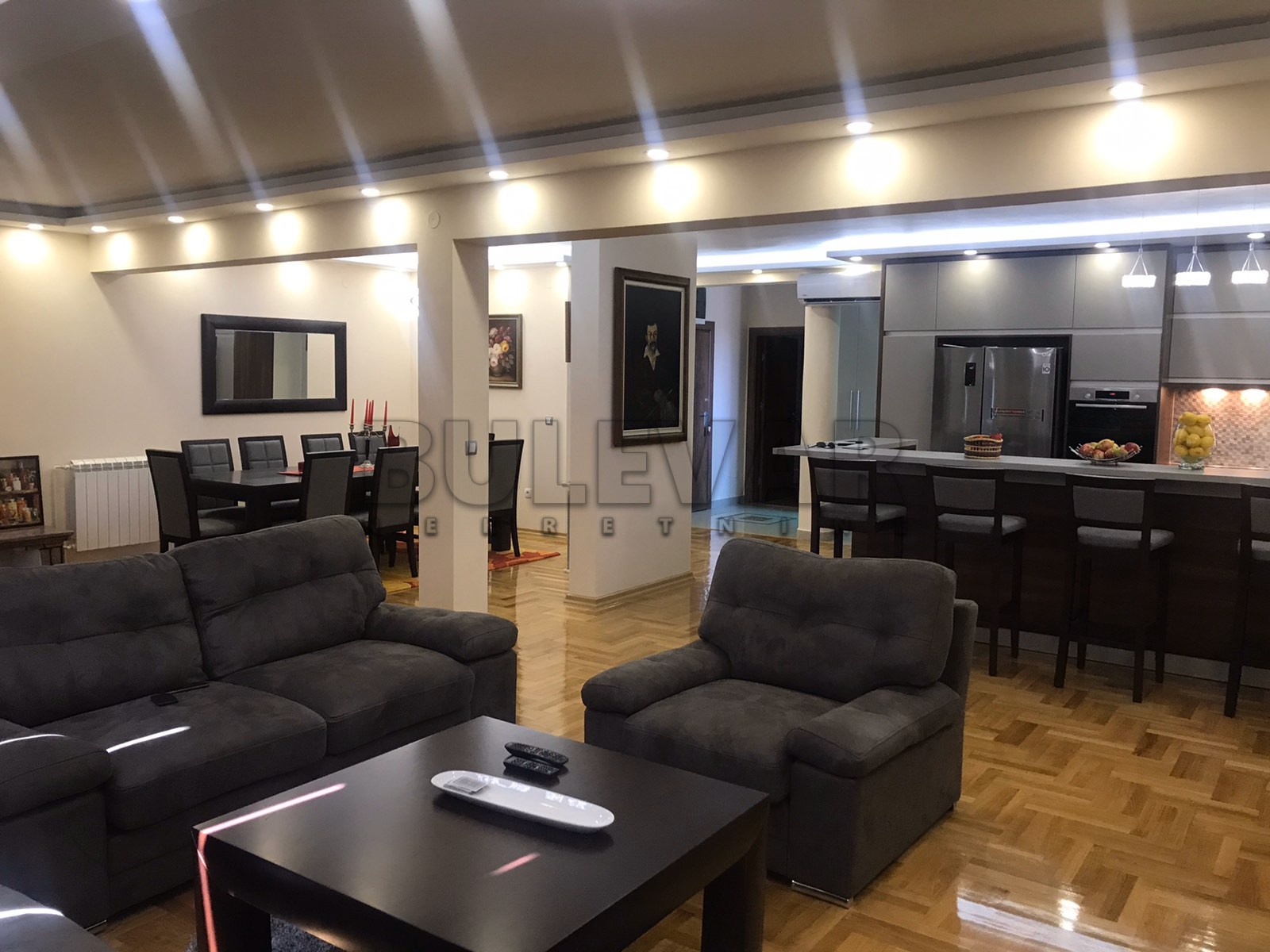 Stan u strogom centru - Centar - 148.00m² - 370.000€