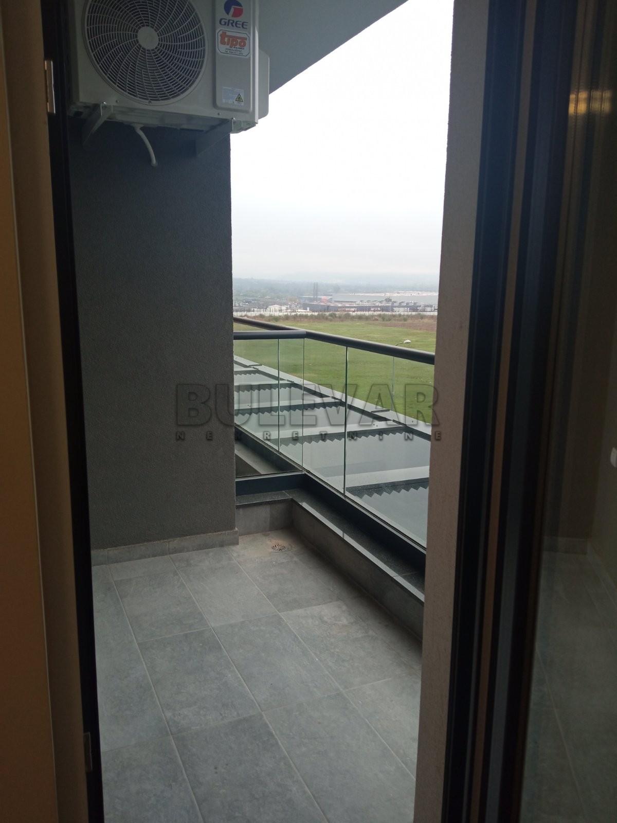 Kragujevac, neuseljavan stan  u novom stambeno poslovnom kompleksu Matis New Point