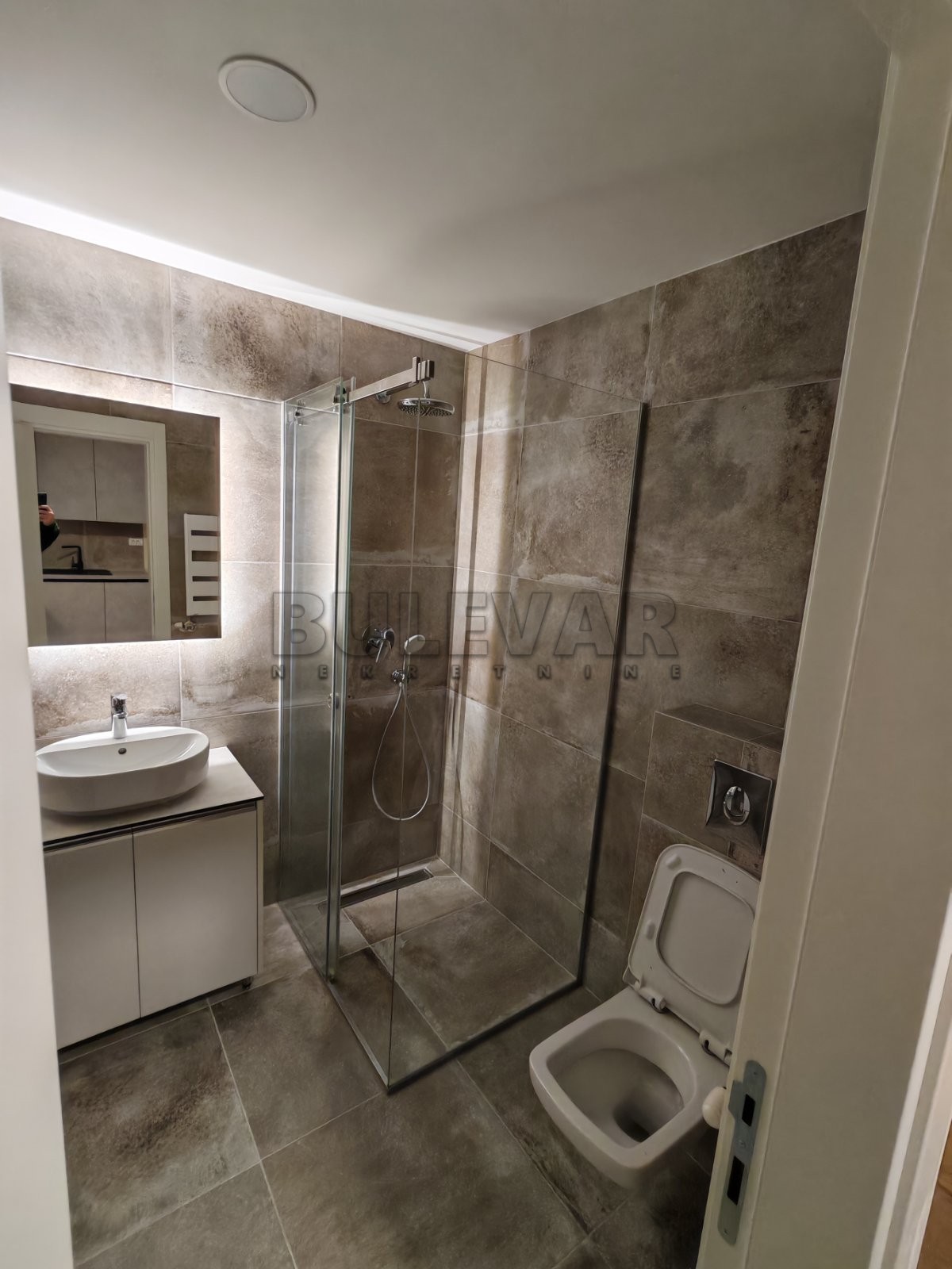 Kragujevac, neuseljavan stan  u novom stambeno poslovnom kompleksu Matis New Point