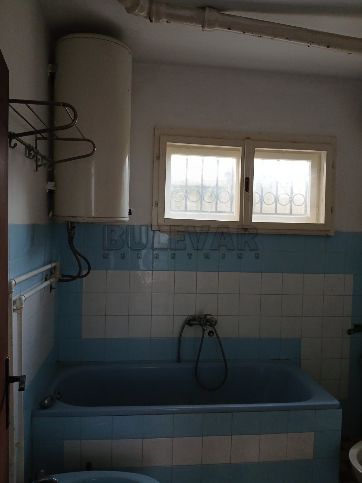 U ponudi stan u Bresnici  od 98 m2 sa dvorištem