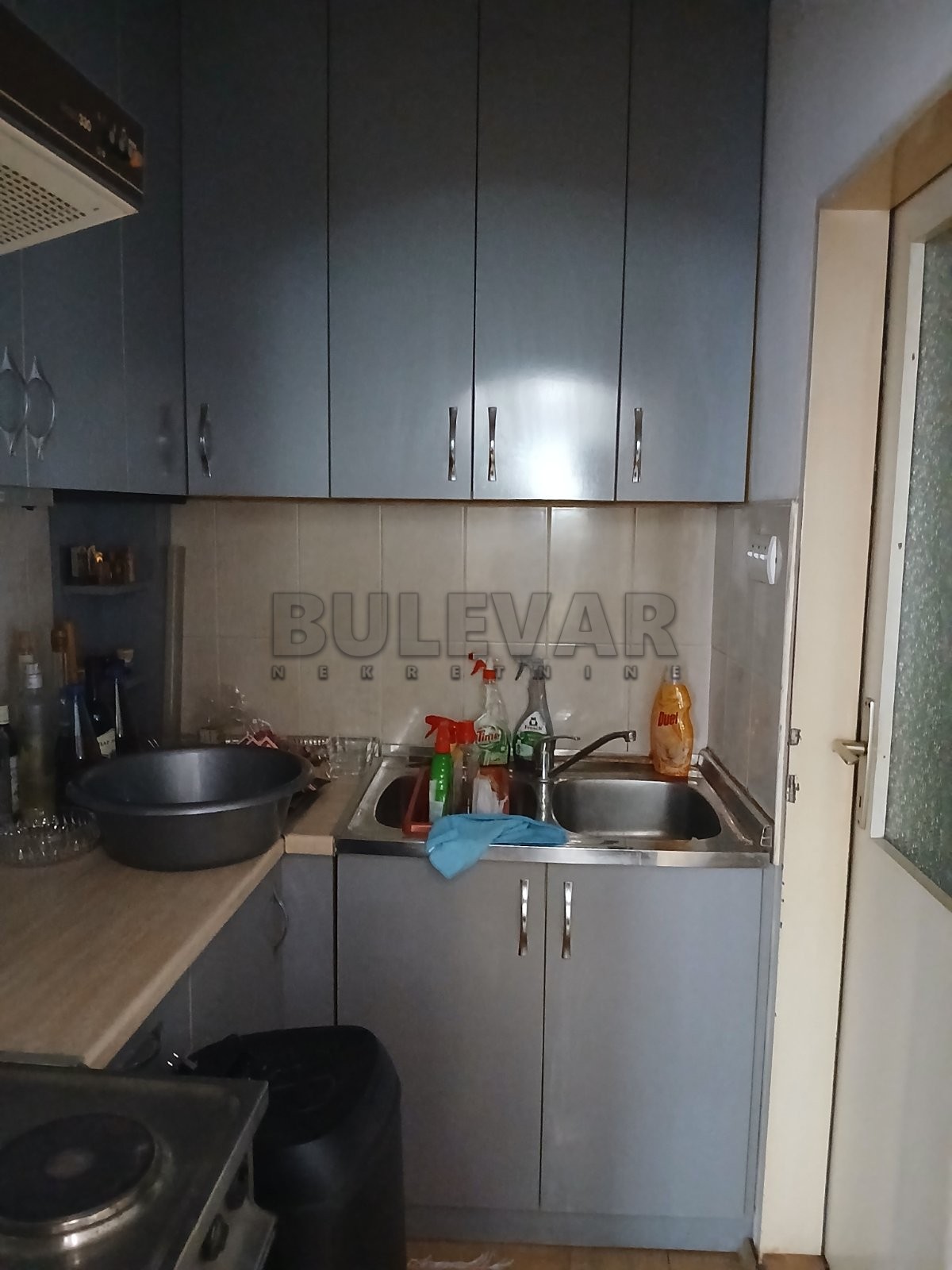 Četvorosoban stan u soliteru na Maloj Vagi od 91 m²