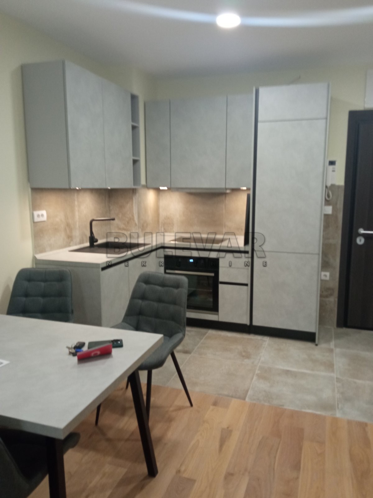 Kragujevac, neuseljavan stan  u novom stambeno poslovnom kompleksu Matis New Point