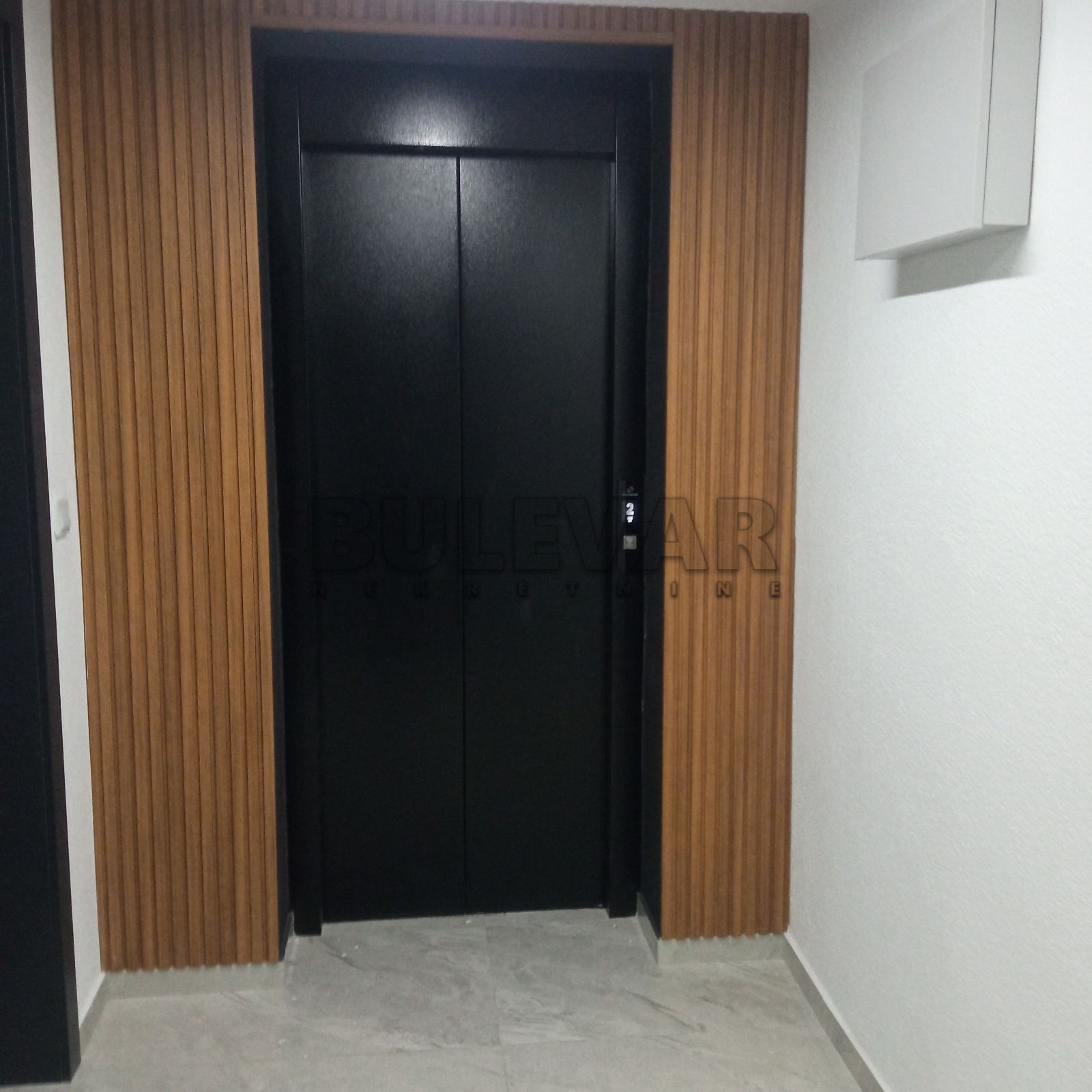 Kragujevac, izuzetna lokacija -  Izdavanje, stan za kancelarijski prostor, 2.sprat, 44 m2