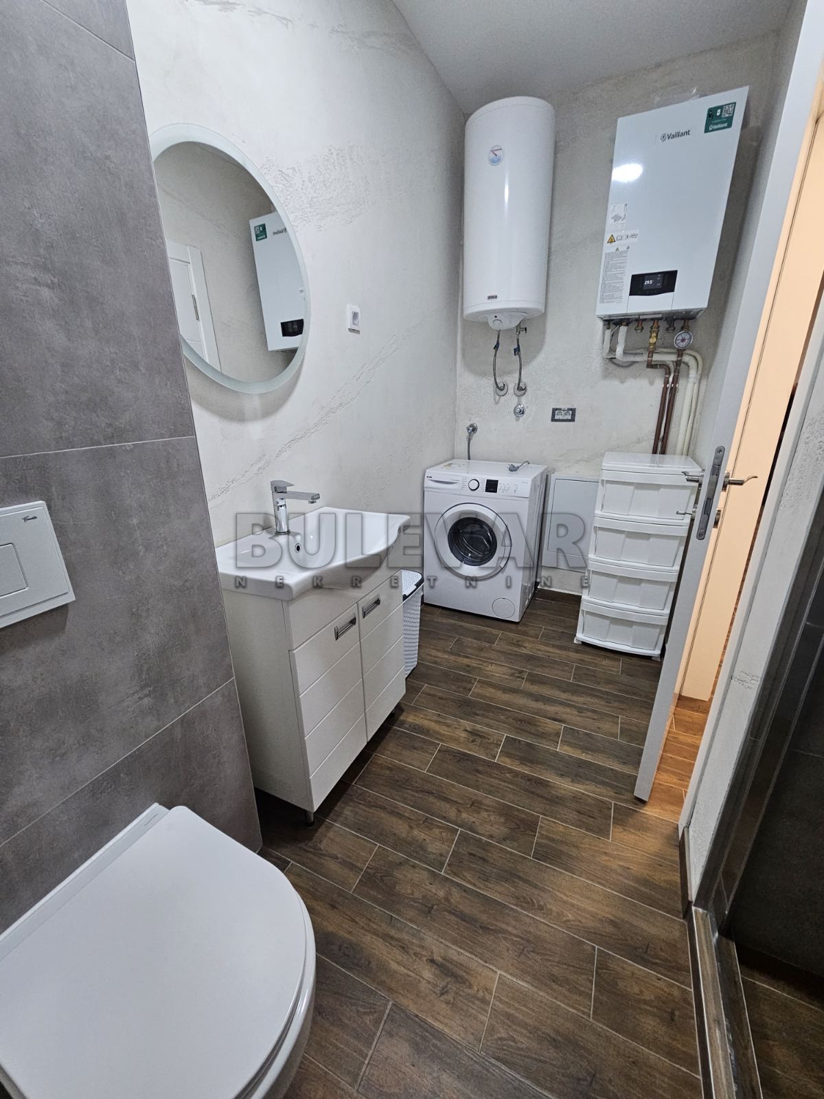 Izdavanje - lux stan u Kragujevcu, naselje Green hill, 53 m2, uračunati troškovi