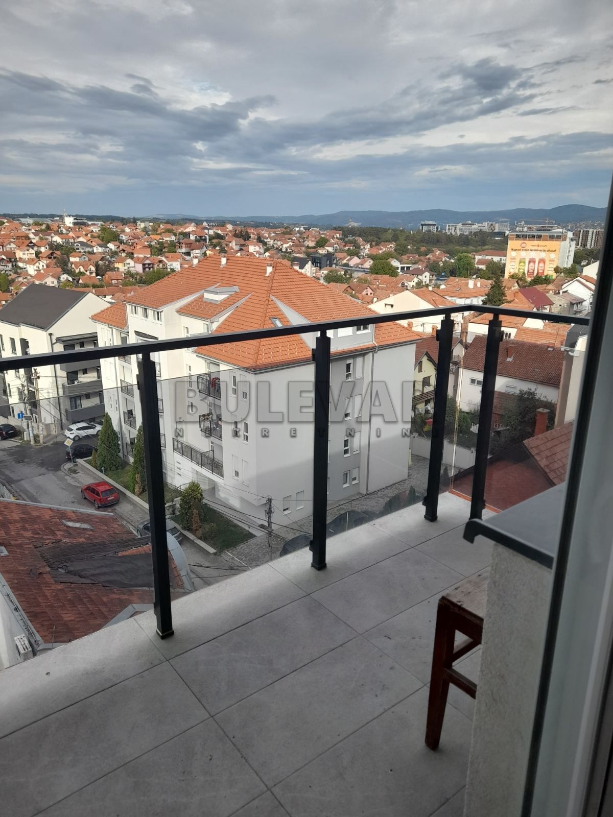 Izdaje se namešten stan na Vašarištu