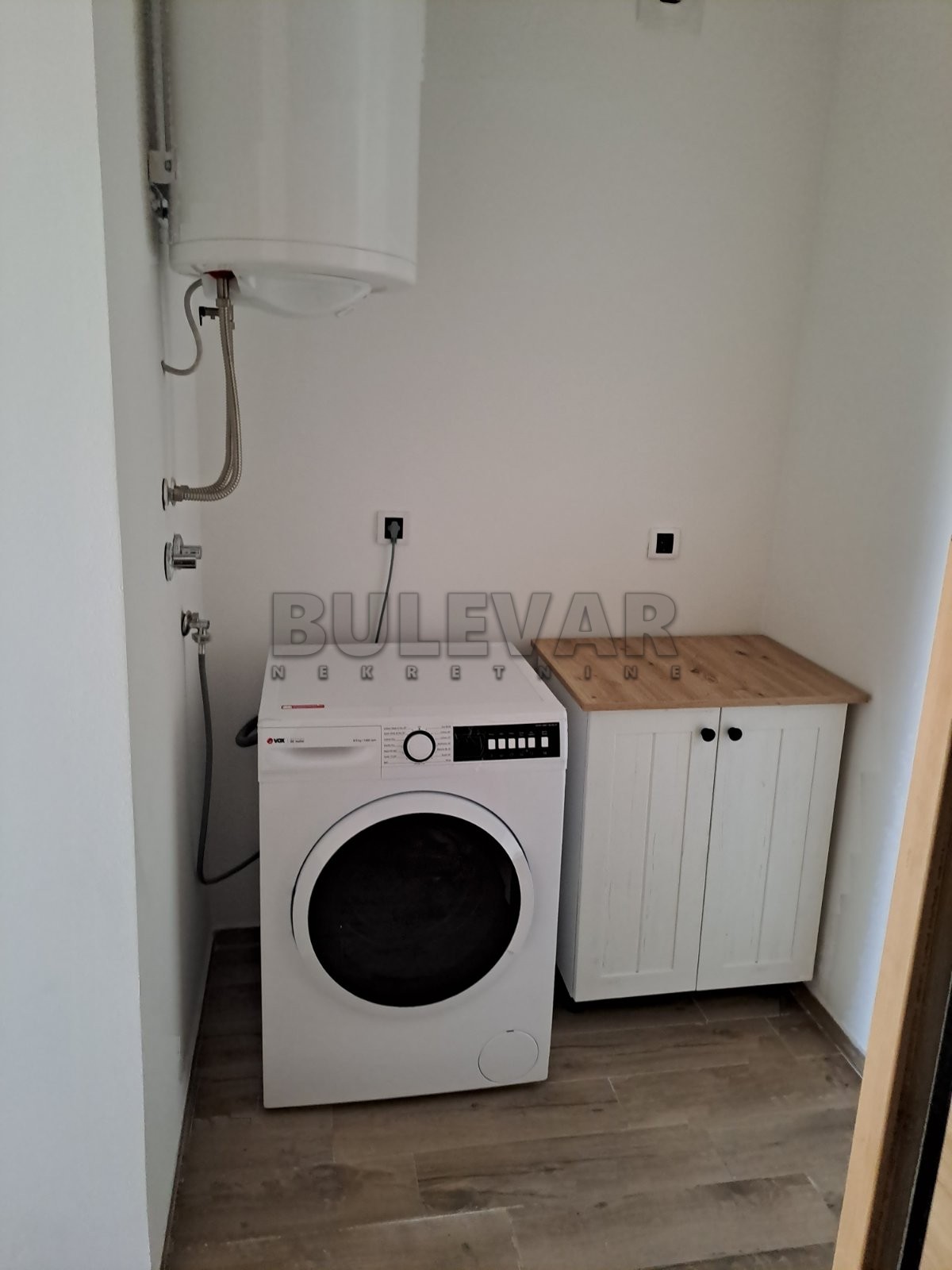 Izdaje se namešten stan na Vašarištu