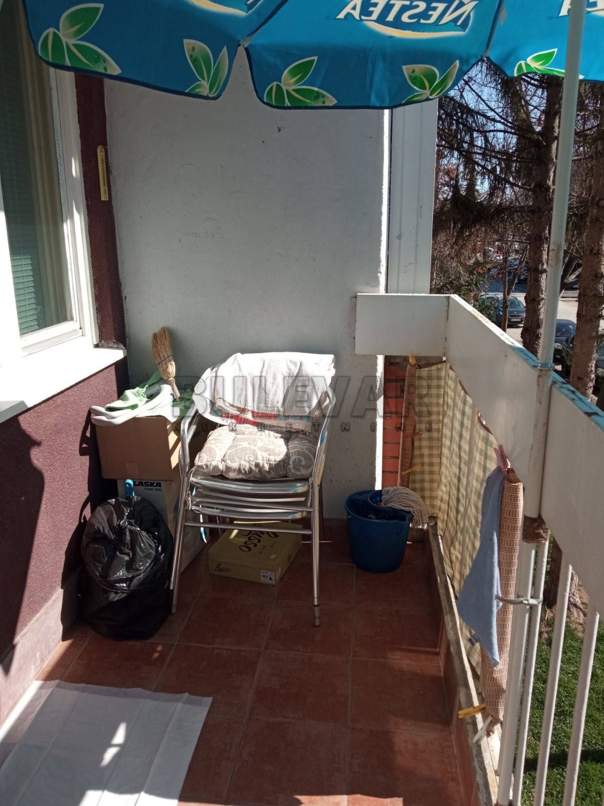 Stan u Kragujevcu, naselje gornja Erdoglija - površina 51м2 plus terasa