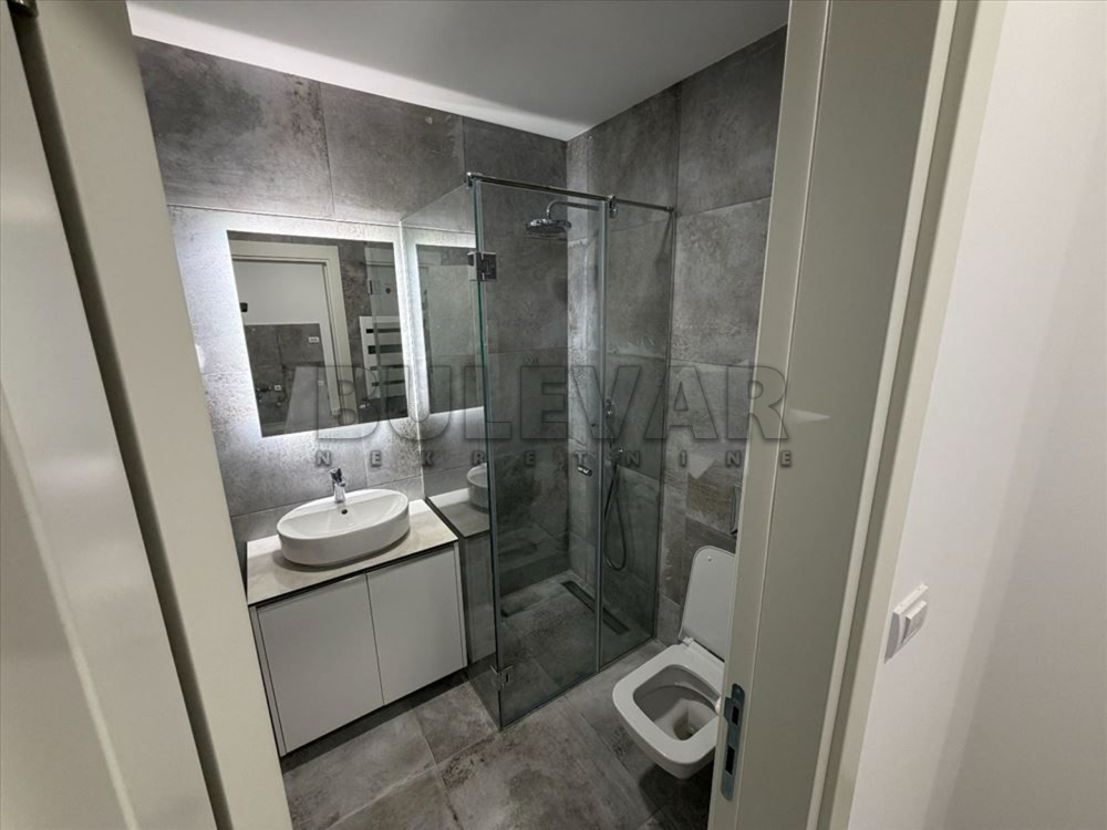Nov dvosoban lux stan površine 74 m² - Penthaus u Matis New Point kompleksu, Bubanj, Kragujevac