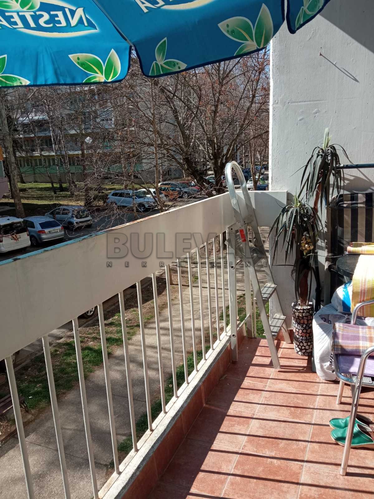 Stan u Kragujevcu, naselje gornja Erdoglija - površina 51м2 plus terasa