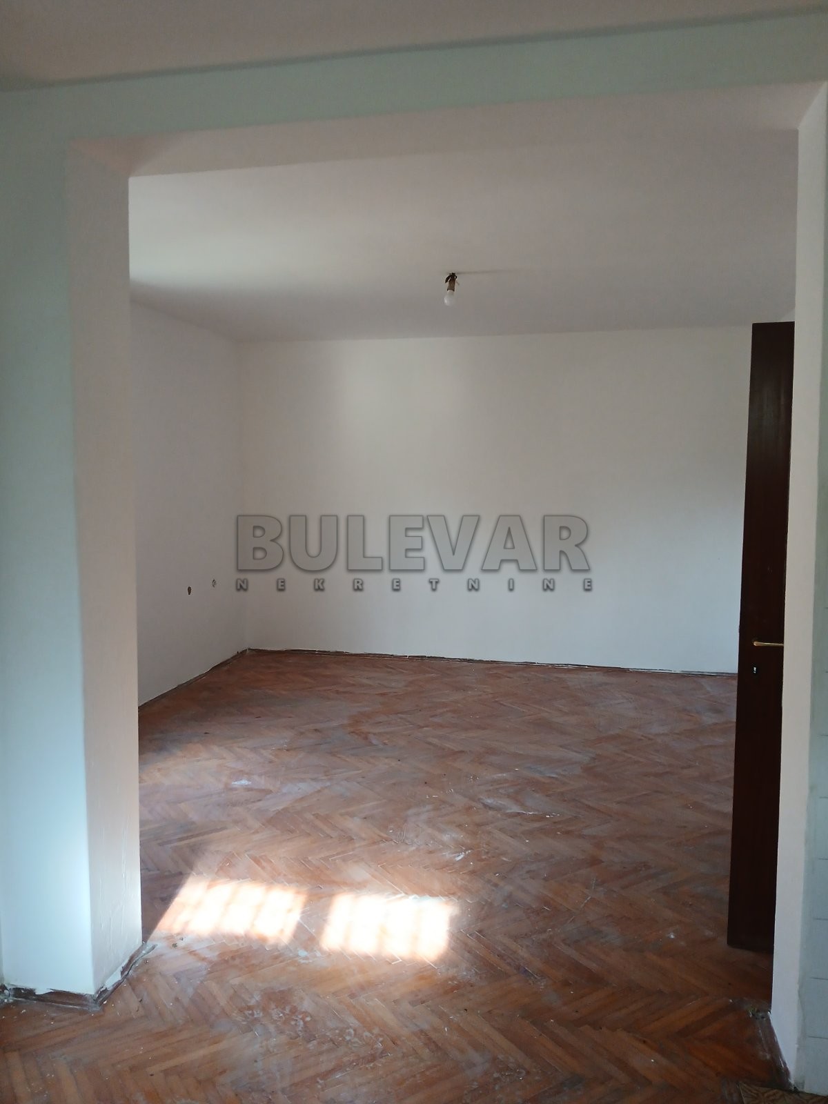 U ponudi stan u Bresnici  od 98 m2 sa dvorištem