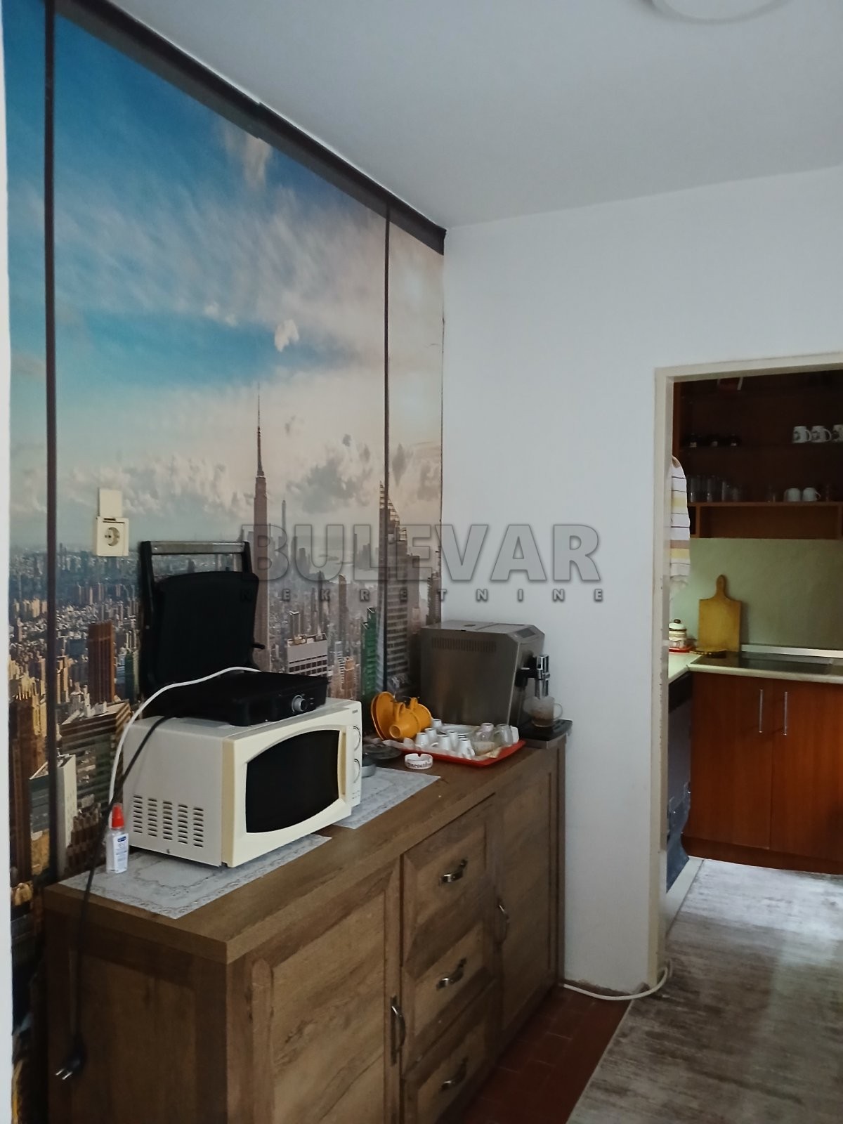 Četvorosoban stan u soliteru na Maloj Vagi od 91 m²