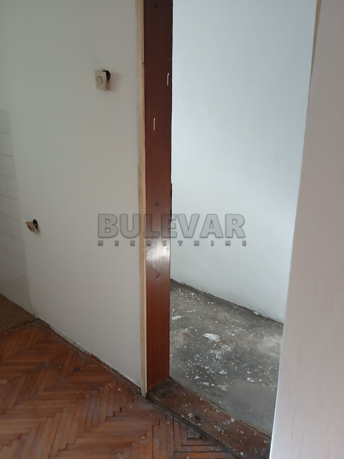 U ponudi stan u Bresnici  od 98 m2 sa dvorištem