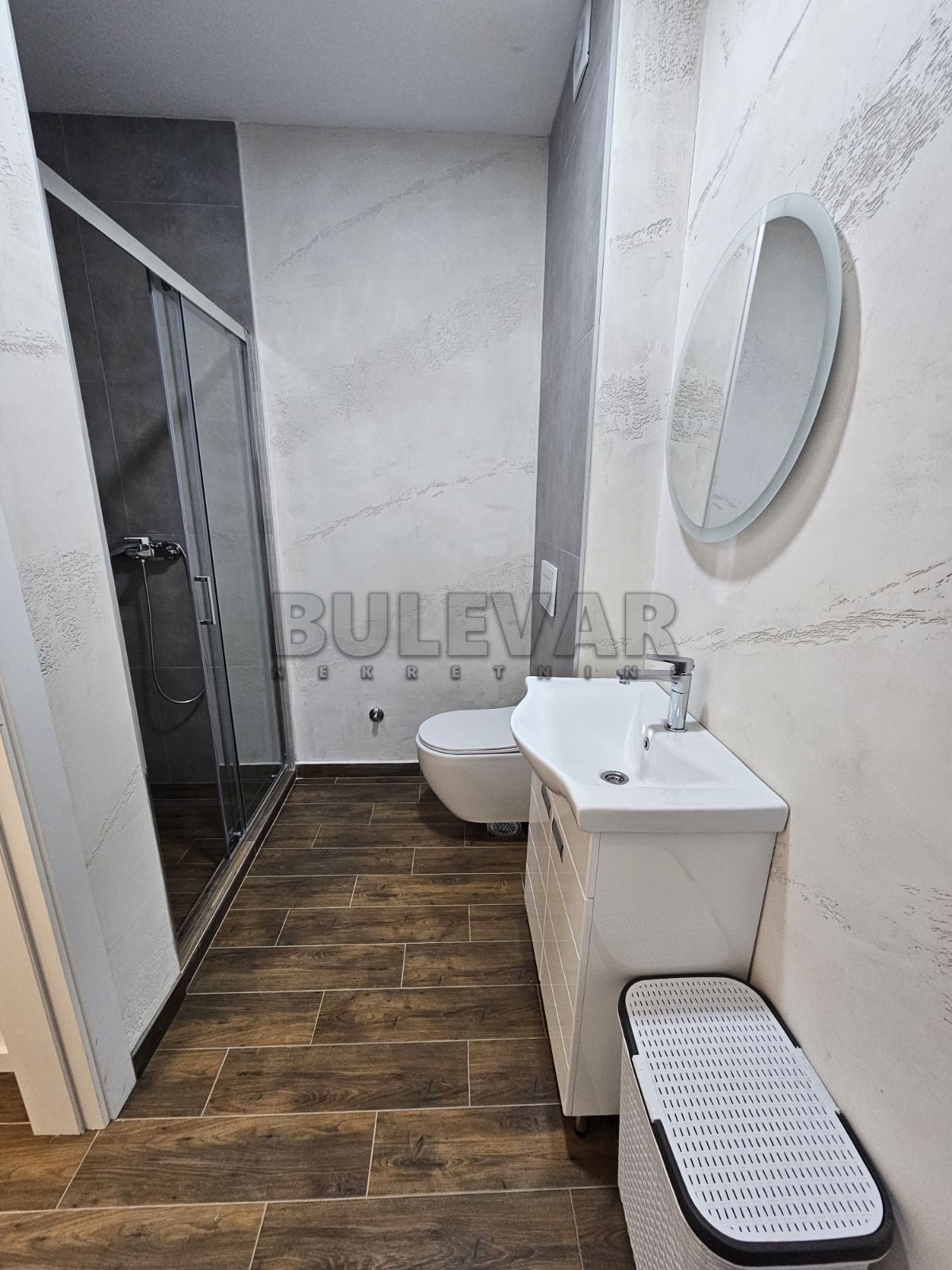 Izdavanje - lux stan u Kragujevcu, naselje Green hill, 53 m2, uračunati troškovi