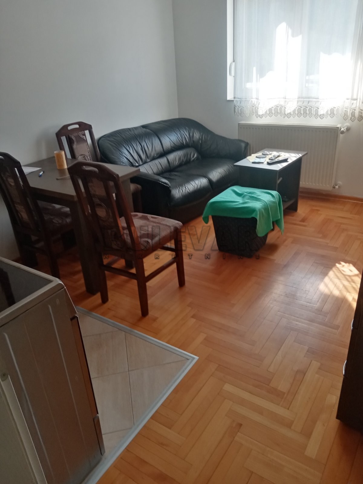 Dvosoban stan, 42m2 - Centar - 42.00m² - 300€