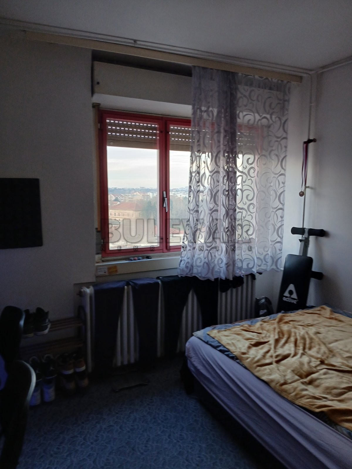 Četvorosoban stan u soliteru na Maloj Vagi od 91 m²