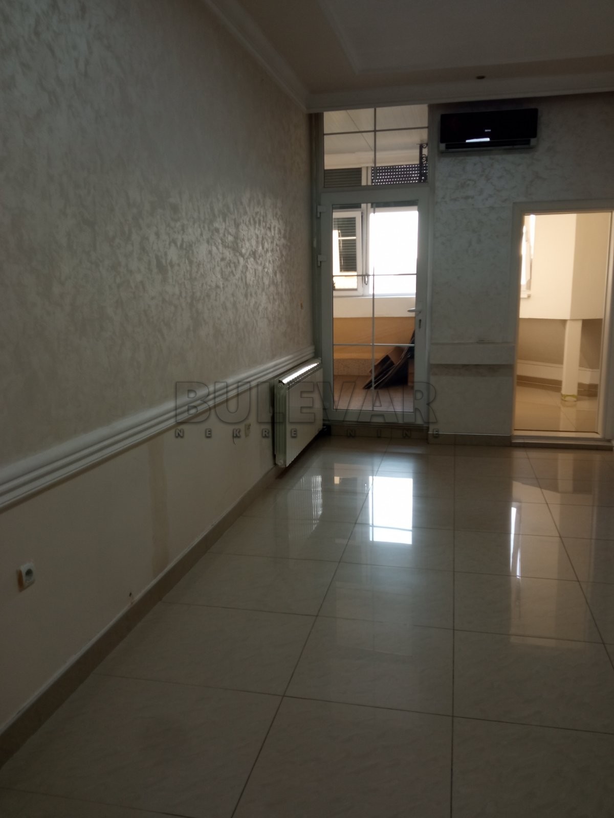 Izdavanje - Petosoban stan, Kragujevac, centar, površina 155 m2