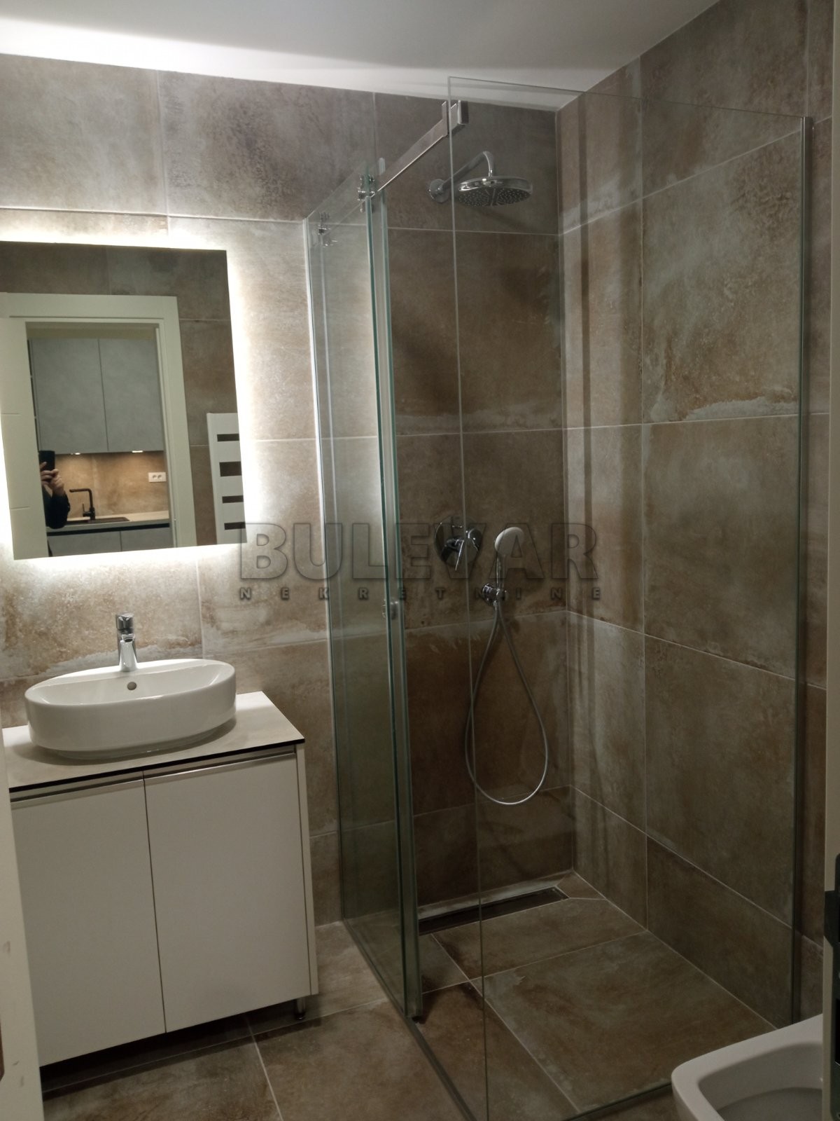 Kragujevac, neuseljavan stan  u novom stambeno poslovnom kompleksu Matis New Point