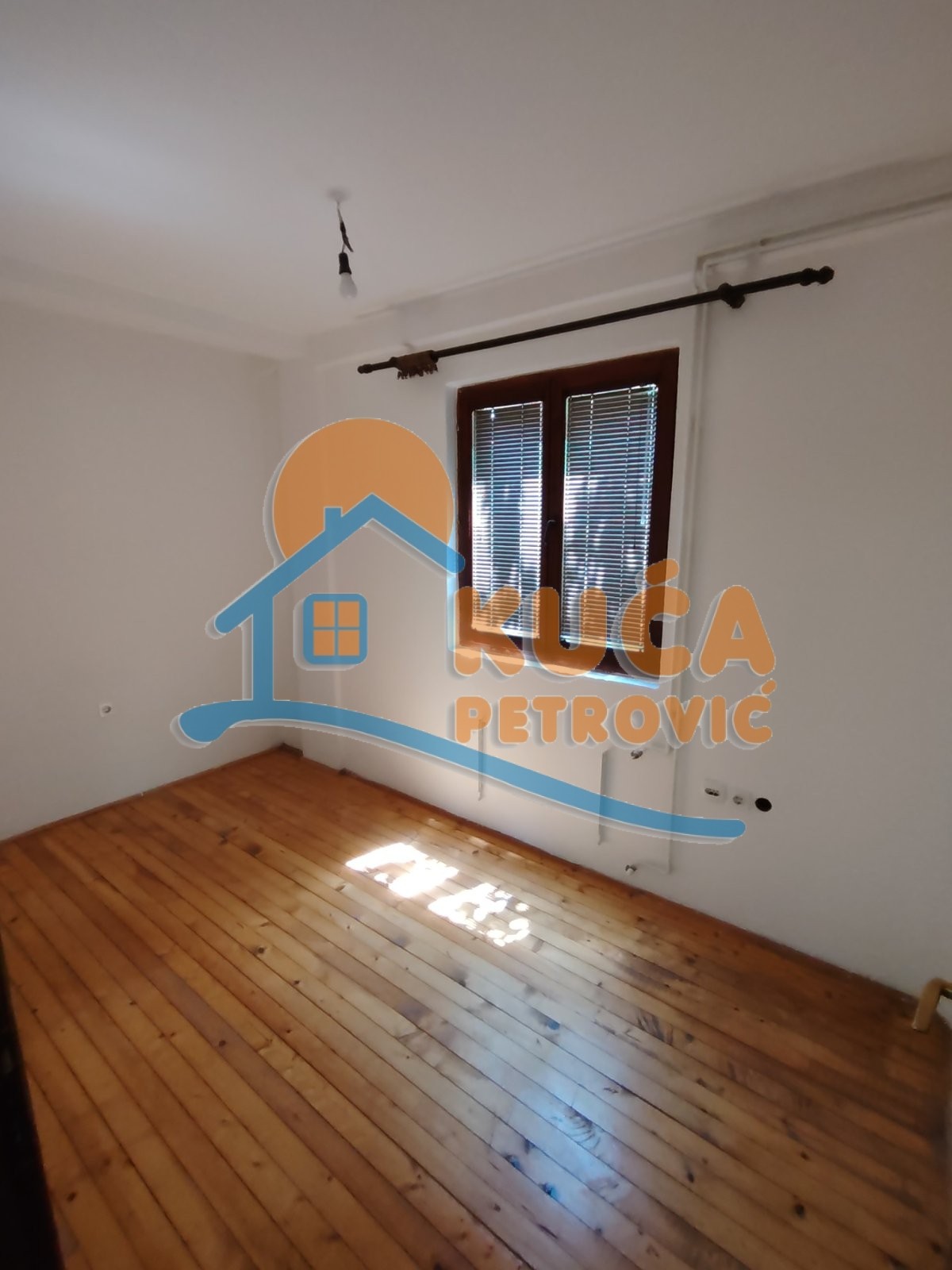 Izdaje se nenamešten stan u prizemlju kuće, 50m2