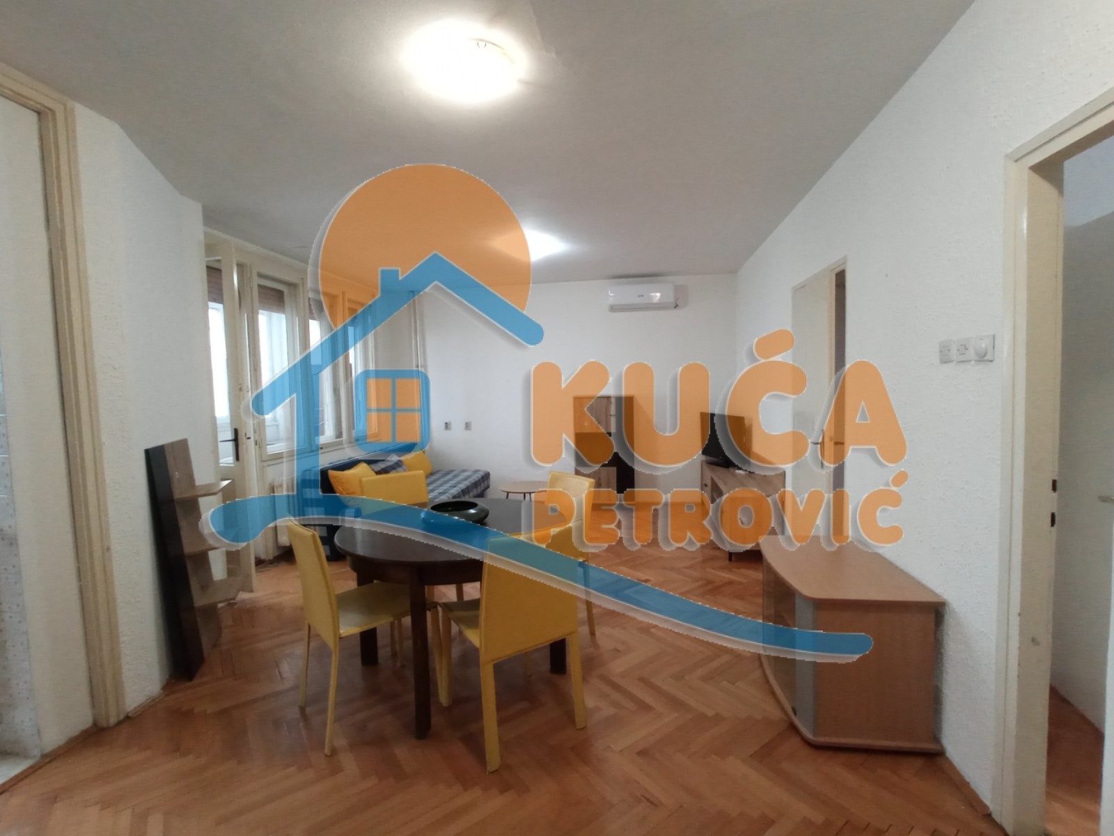 Izdaje se dvoiposoban stan u širem centru grada 65m2
