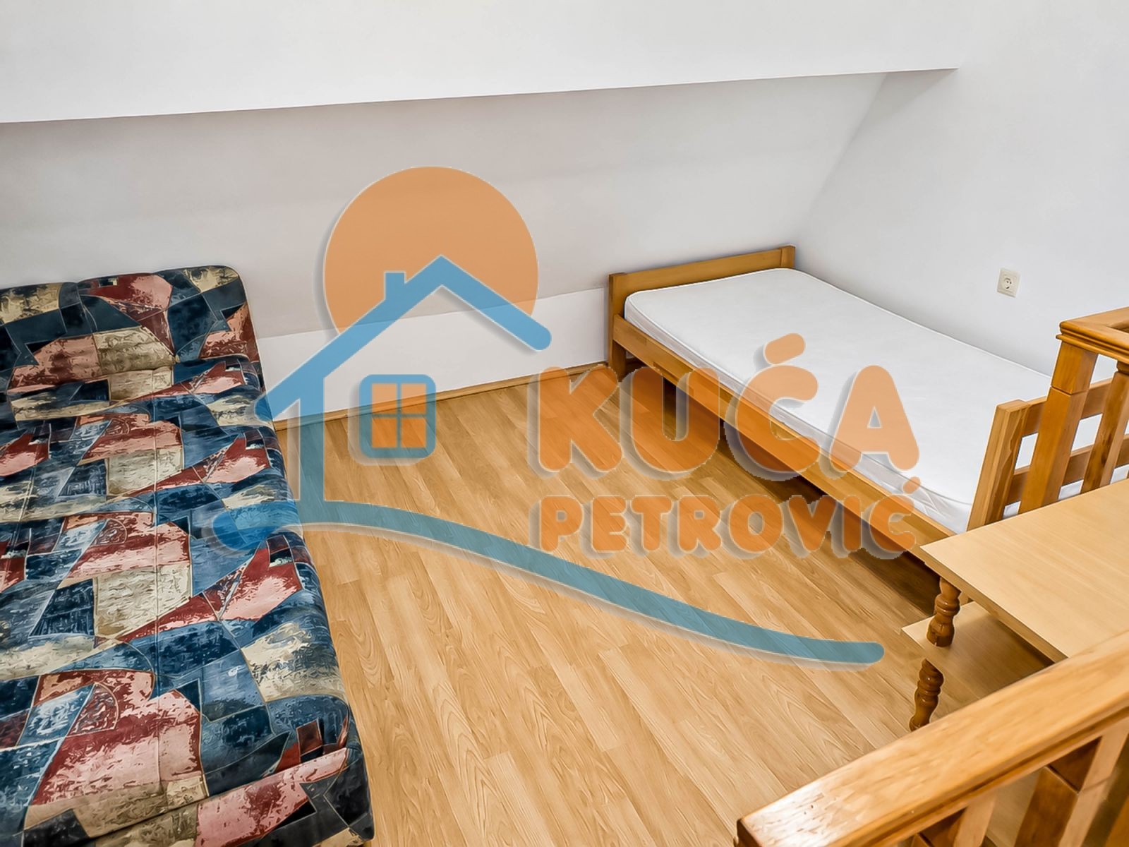 Izdaje se odličan duplex stan kod Medicinskog fakulteta, 38m2