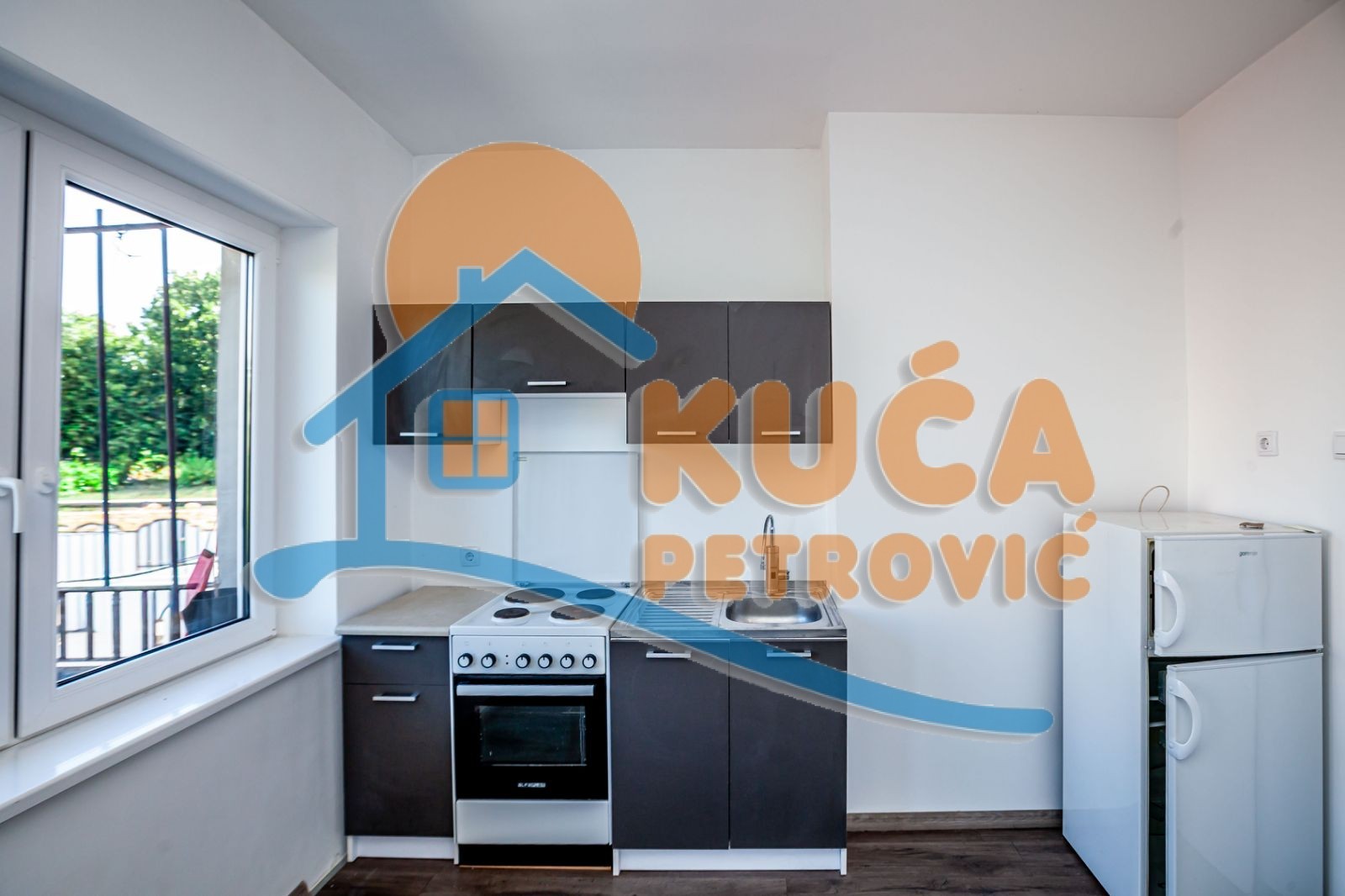 Izdaje se odličan dvosoban stan u strogom centru Niša, 56m2
