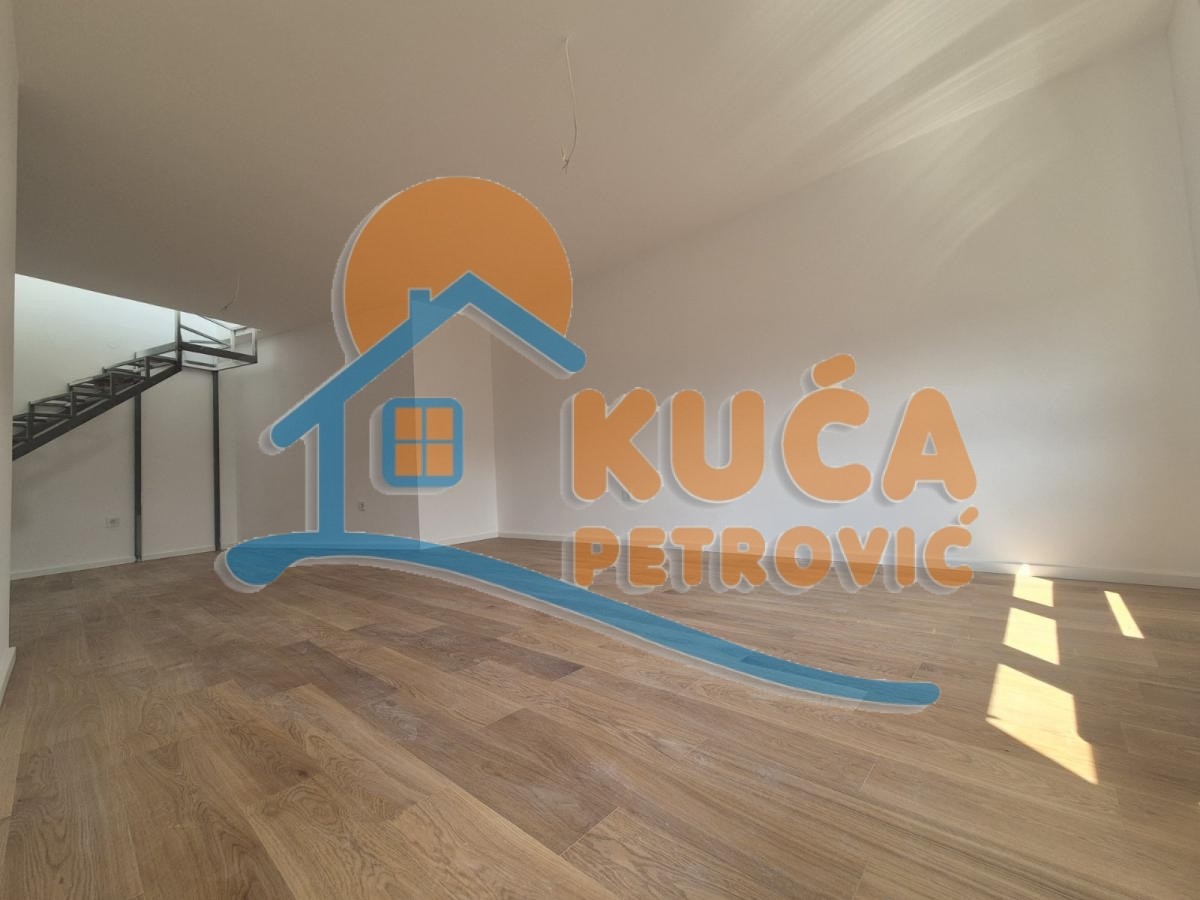 Lux novogradnja u blizini Keja, petosoban stan, peti sprat, 110 m2 sa panoramskom terasom od 128m2