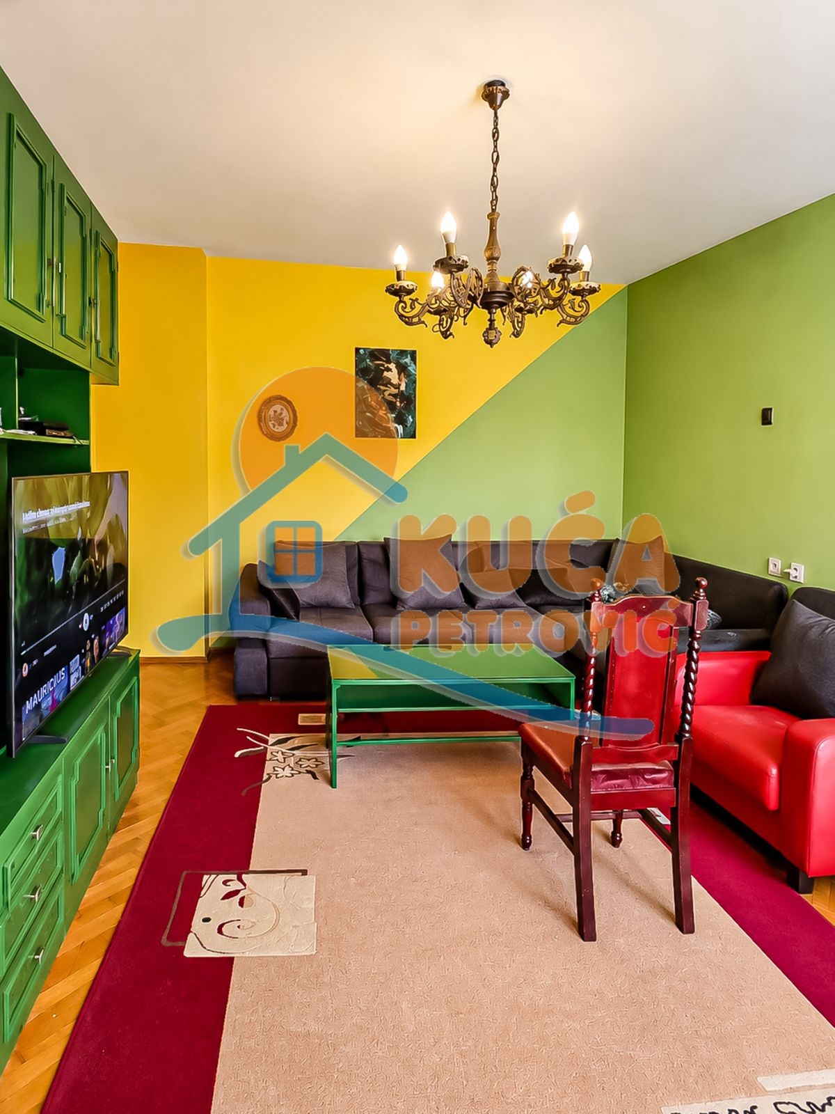 Trosoban stan, centar, 2. sprat, cg, lift - Pravni fakultet - 75.00m² - 160.000€