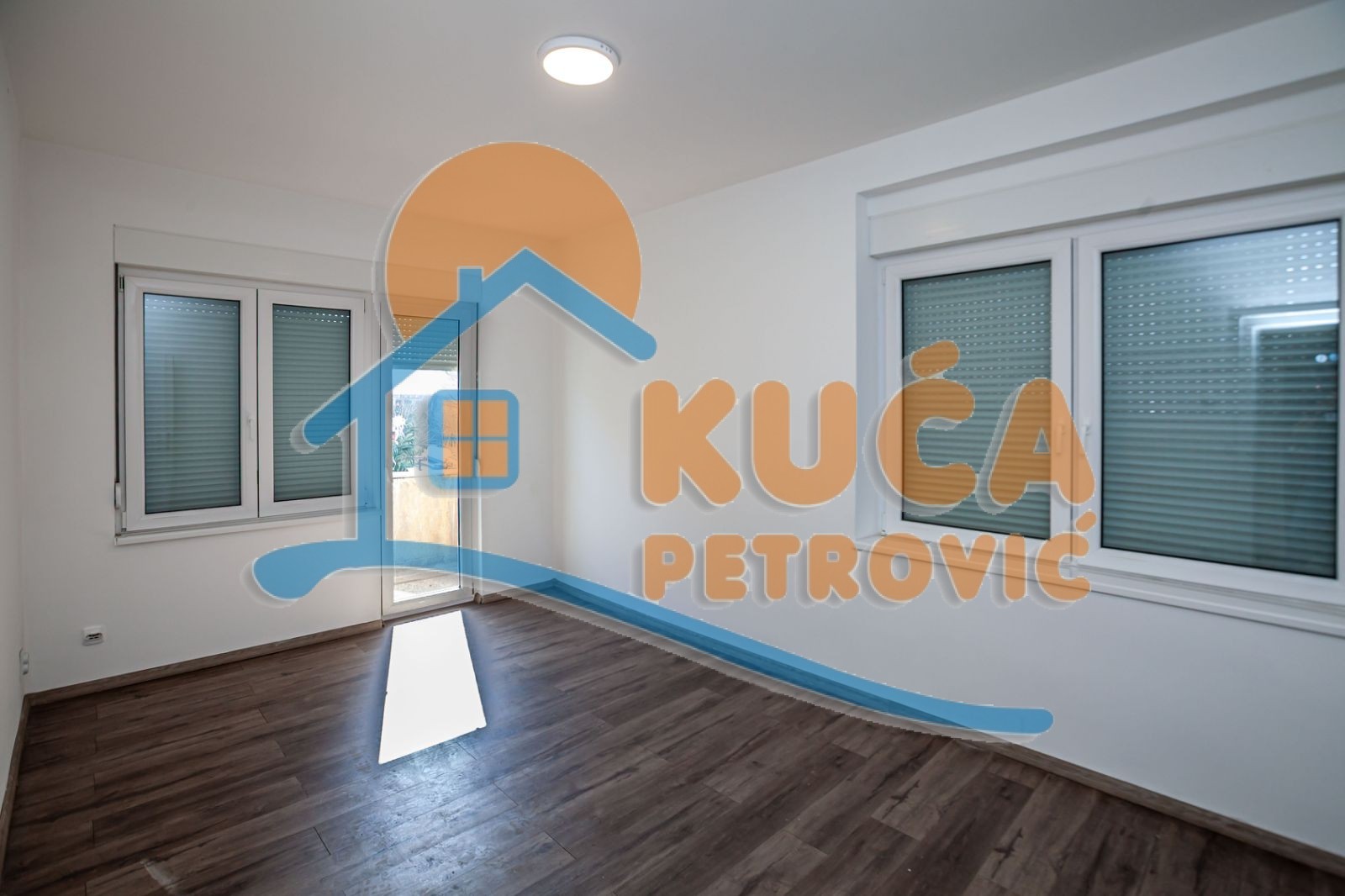 Izdaje se odličan dvosoban stan u strogom centru Niša, 56m2