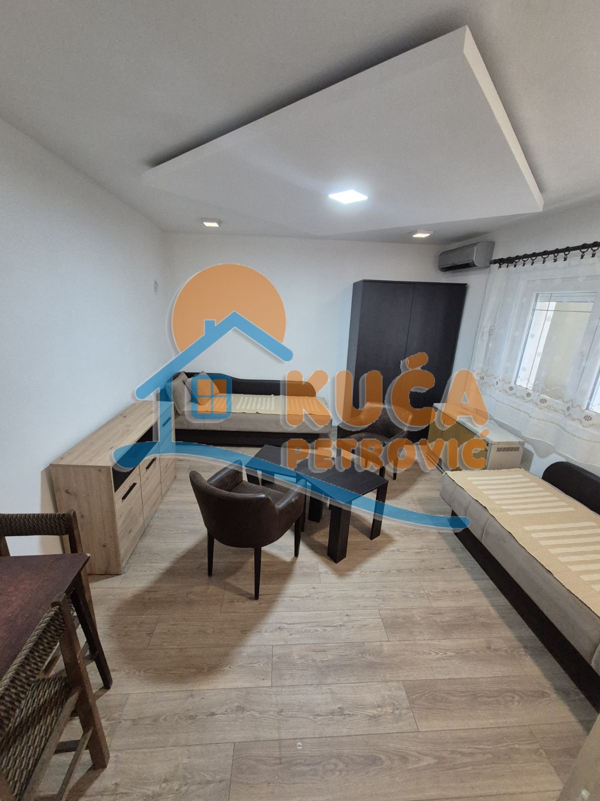 Izdaje se jednosoban stan u kući, u blizini Pravnog i Ekonomskog fakulteta, 22m2 - Obilićev venac - 22.00m² - 250€