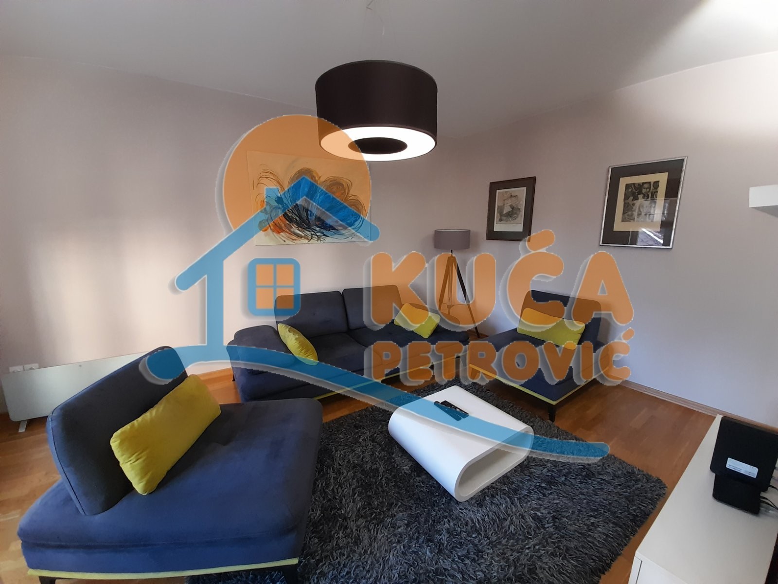 Izdaje se stan u epicentru Niša, pešačka zona, 60m2, 800e
