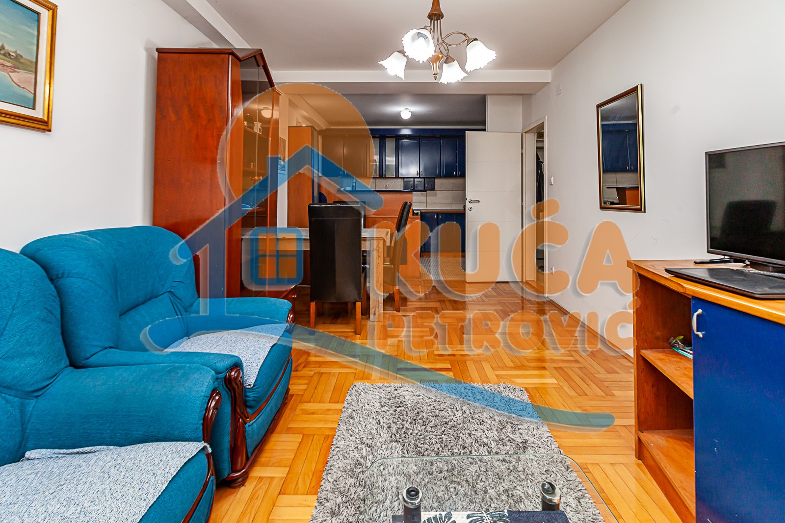 Izdaje se dvosoban stan u centru, 50m2!