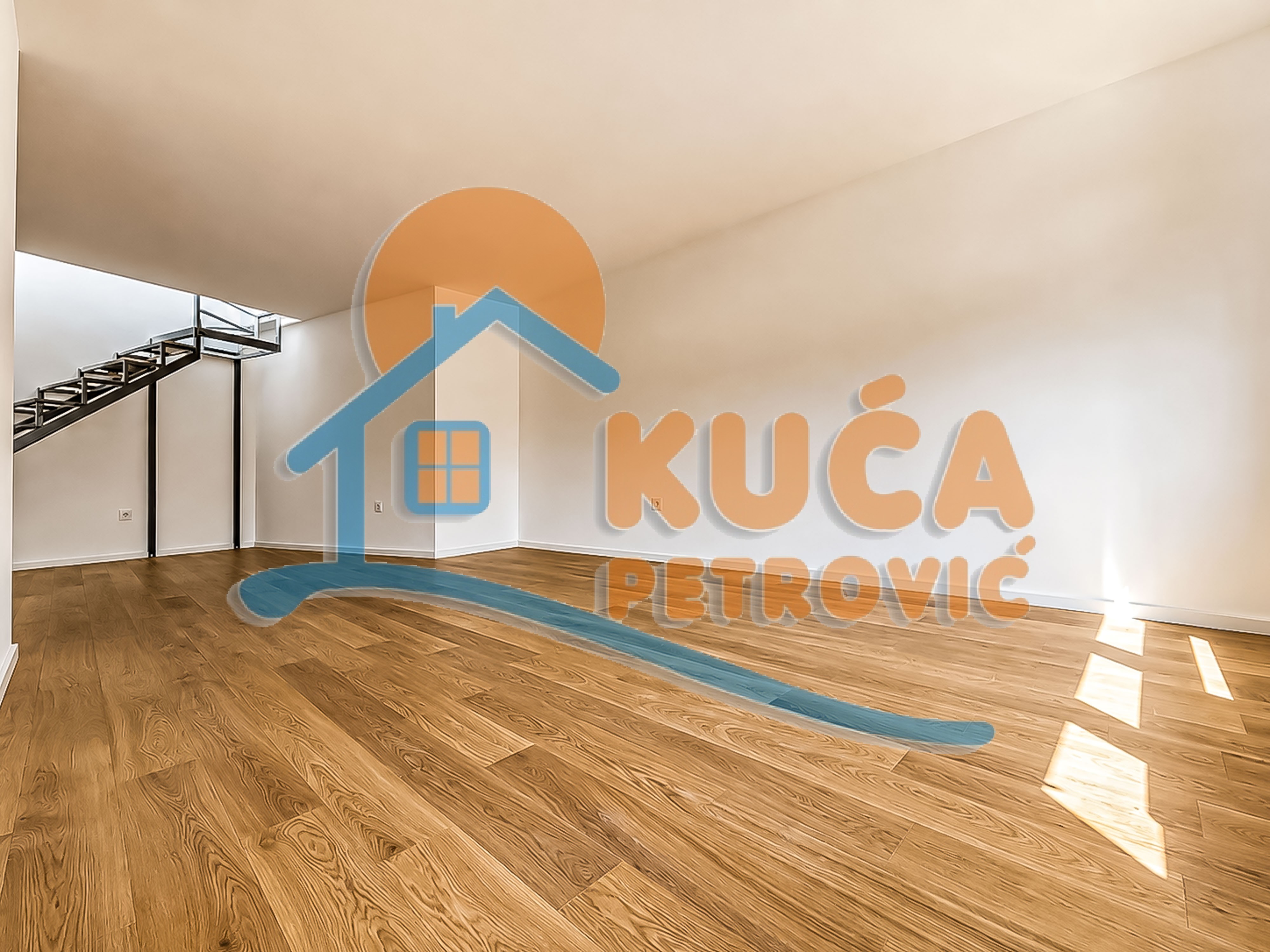 Lux novogradnja u blizini Keja, petosoban stan, peti sprat, 110 m2 sa panoramskom terasom od 128m2 - Centar - 238.00m² - 360.000€