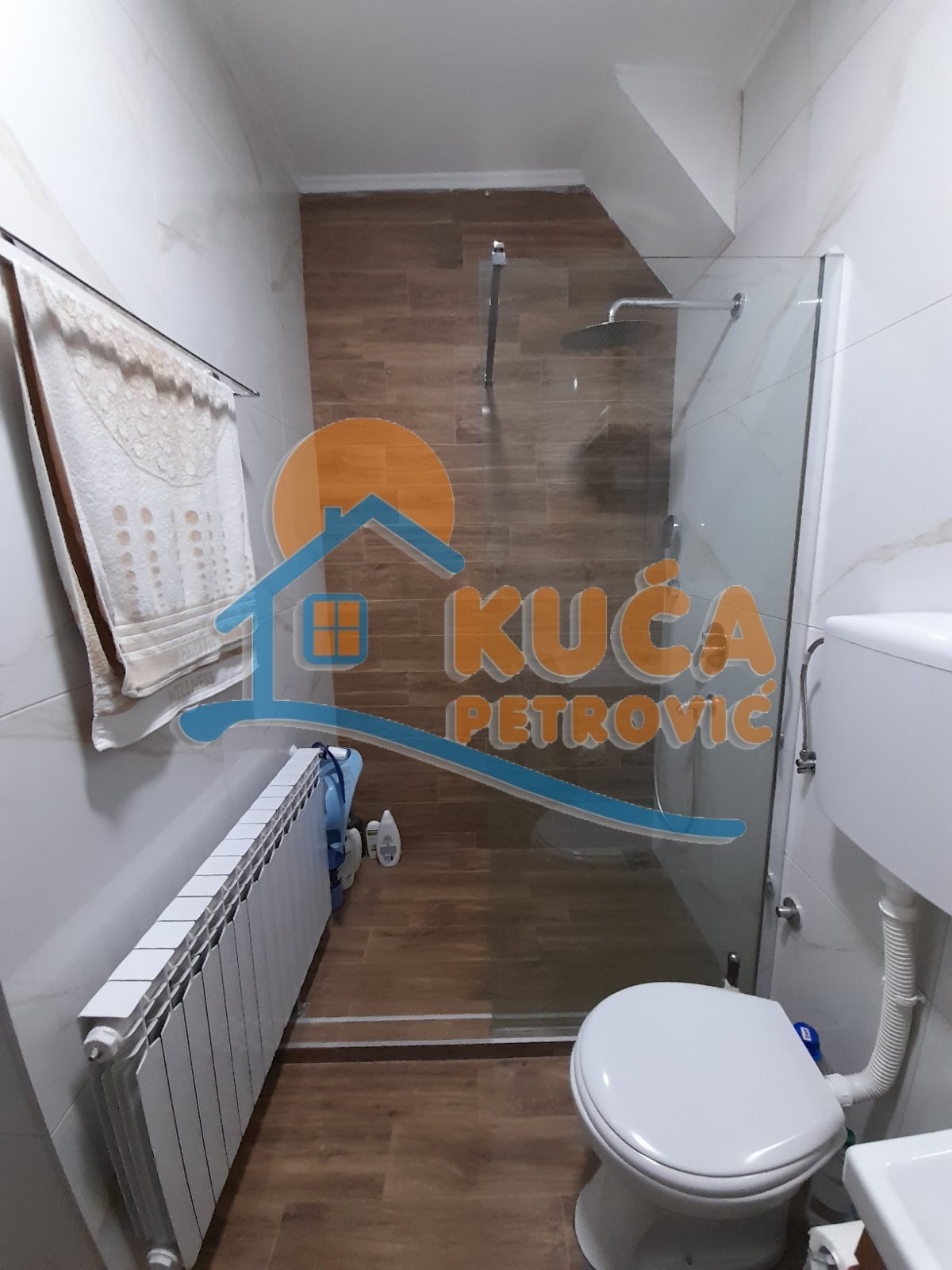 Izdaje se stan u Dusanovoj, CG, 59m2