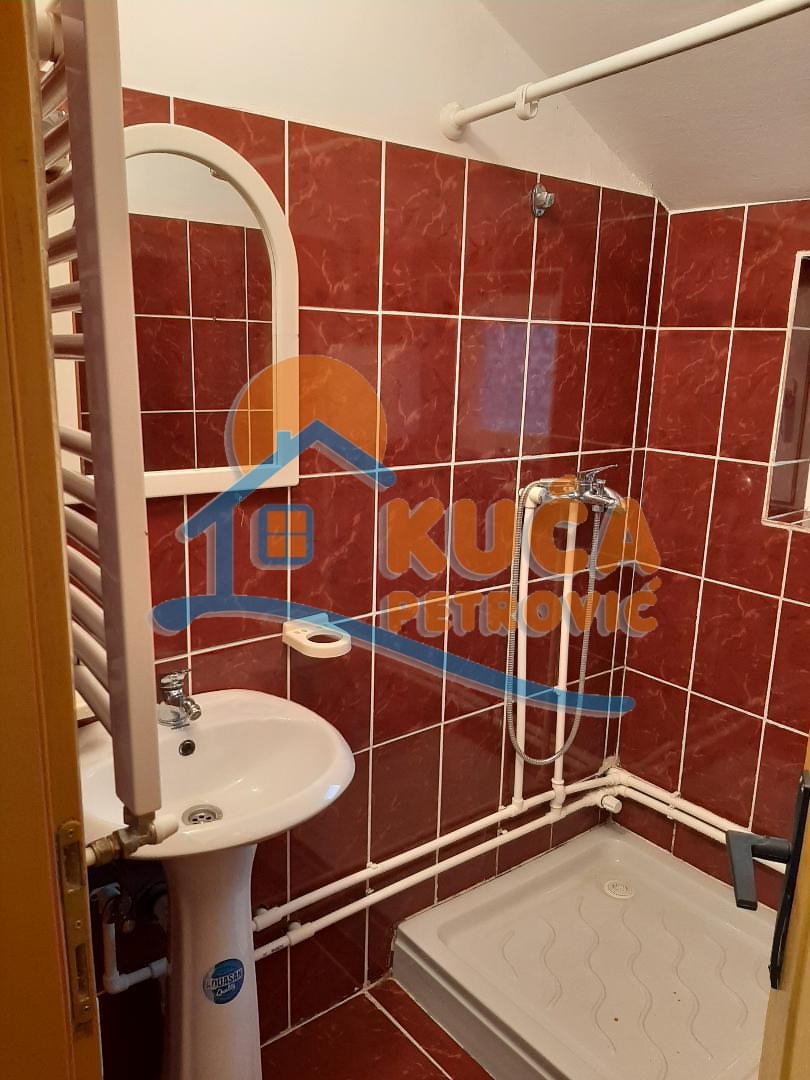Izdaje se garsonjera 25m2 kod Pravnog fakulteta!