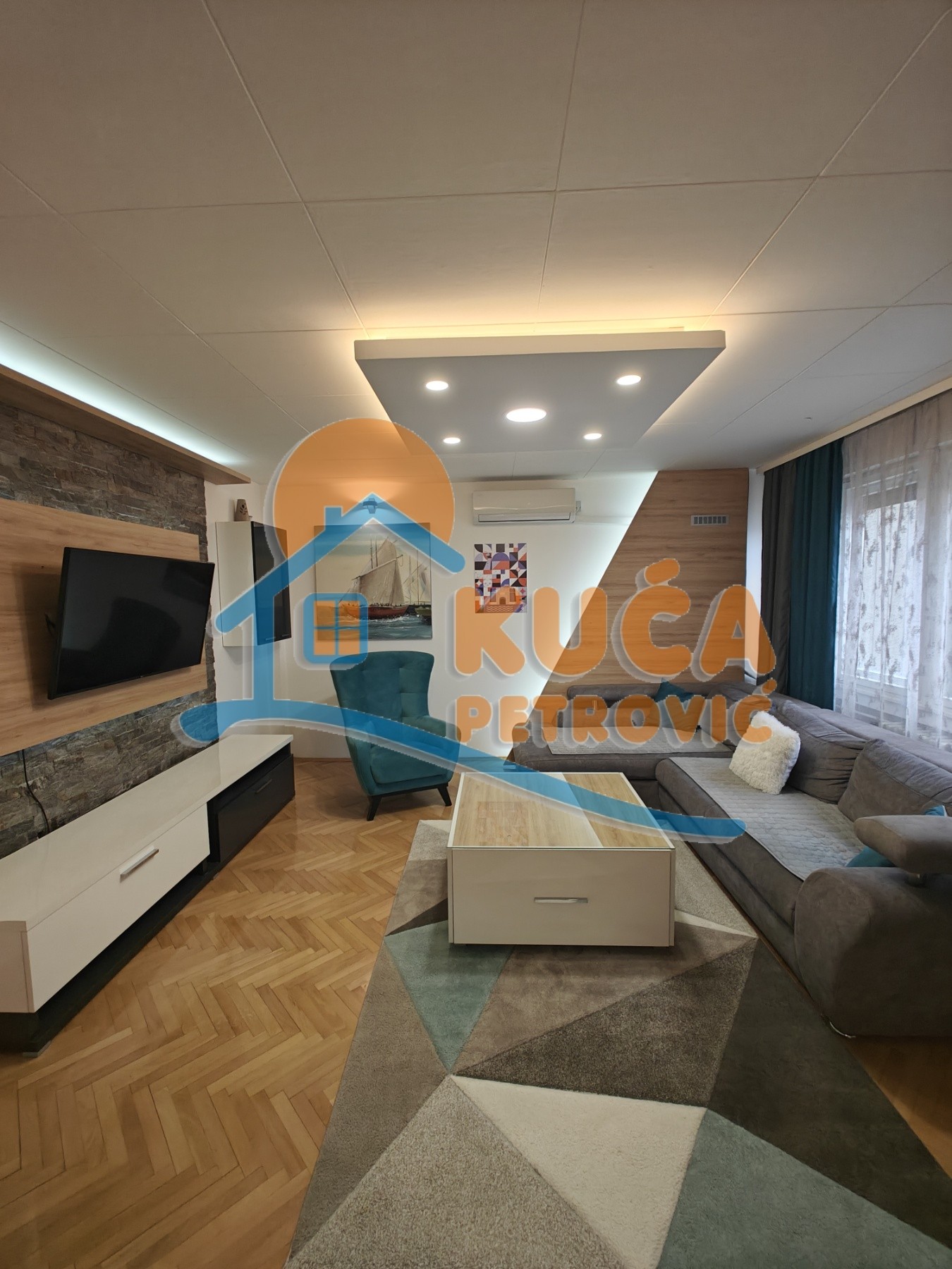 Izdaje se odličan, lux stan na Bulevaru Nemanjića, 78m2
