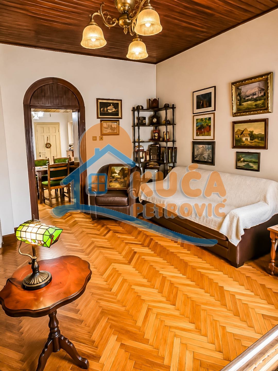 Salonac  u  centru, I  sprat, 77 m2 - Centar - 77.00m² - 198.900€