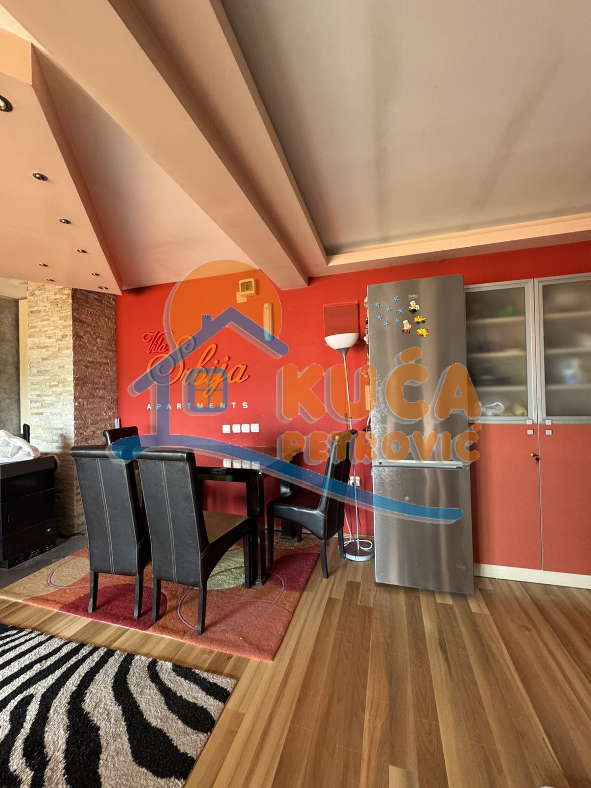 Izdaje se dvoiposoban stan u kući, 90m2