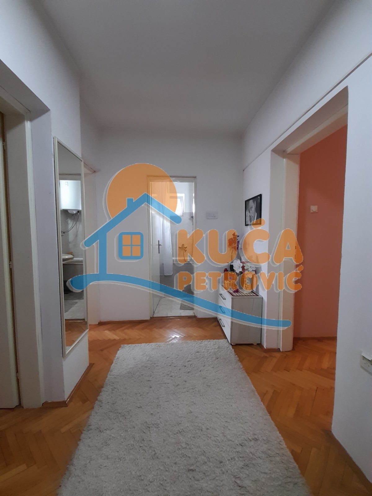 Izdaje se namešten dvoiposoban stan na Panteleju, površine 55 m2