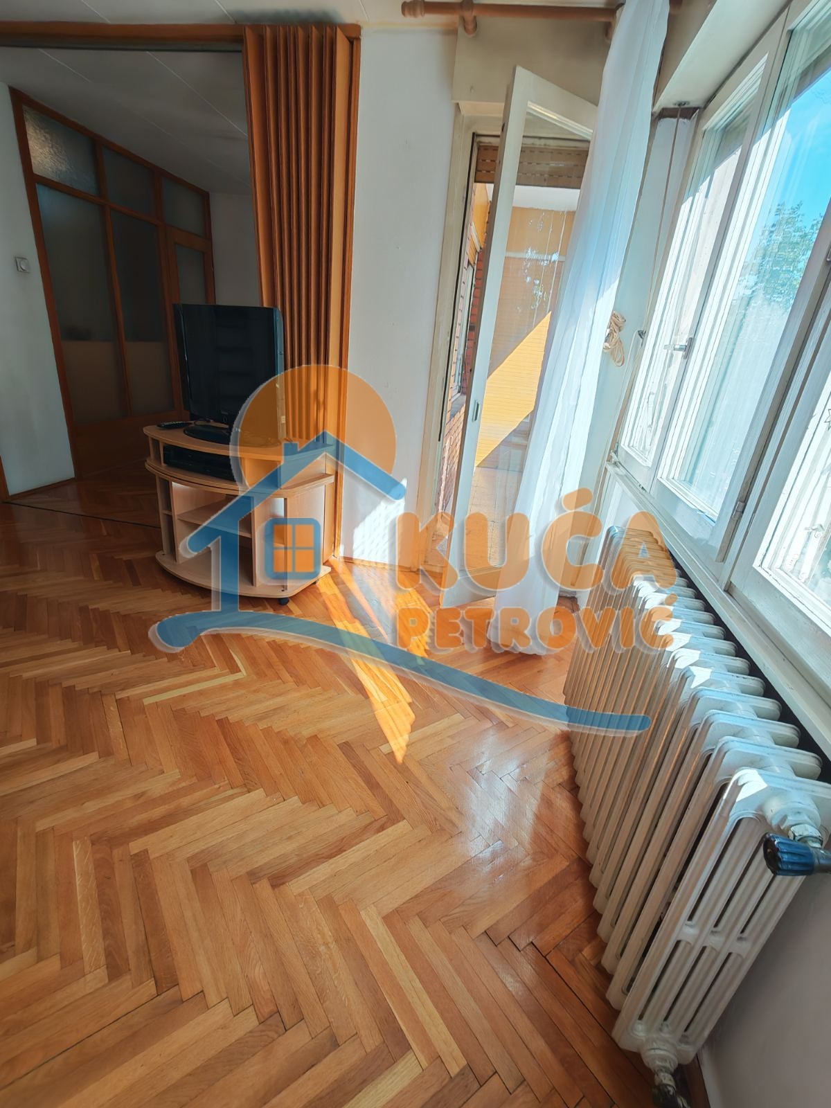 Izdaje se trosoban stan pored pijace Boško Buha, 69m2