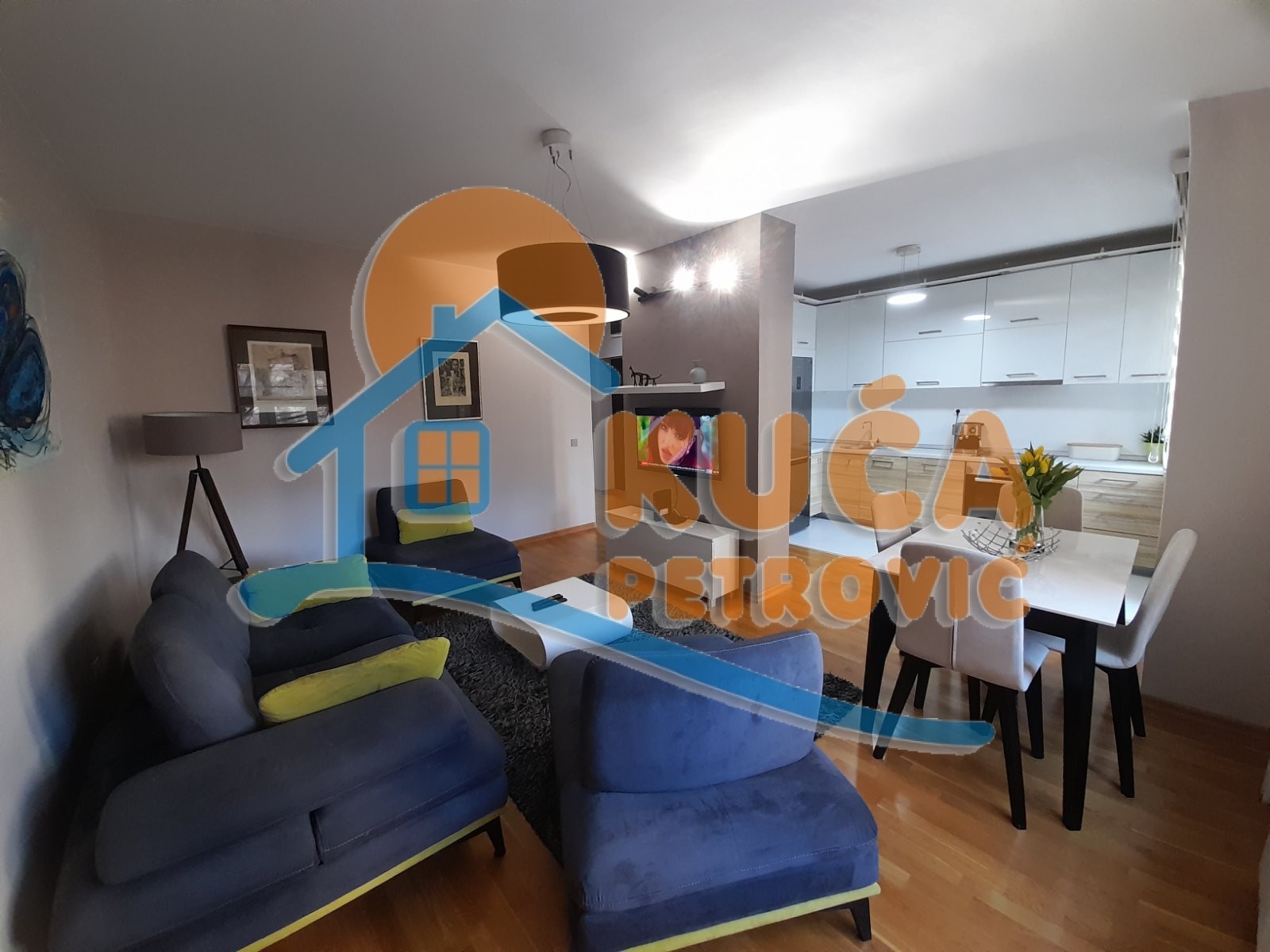 Izdaje se stan u epicentru Niša, pešačka zona, 60m2, 800e - Centar - 60.00m² - 800€