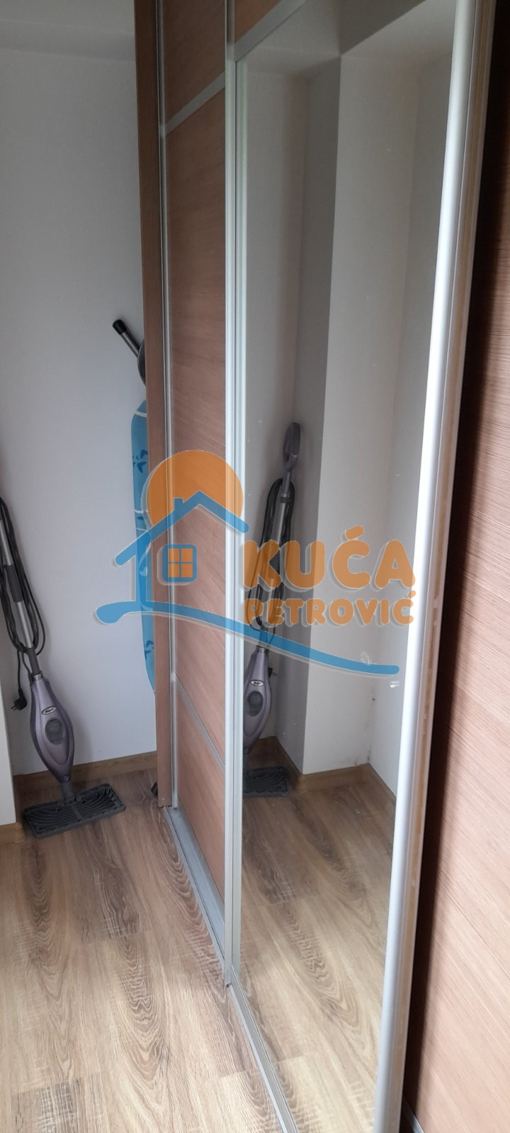 Izdaje se stan u Dusanovoj, CG, 59m2