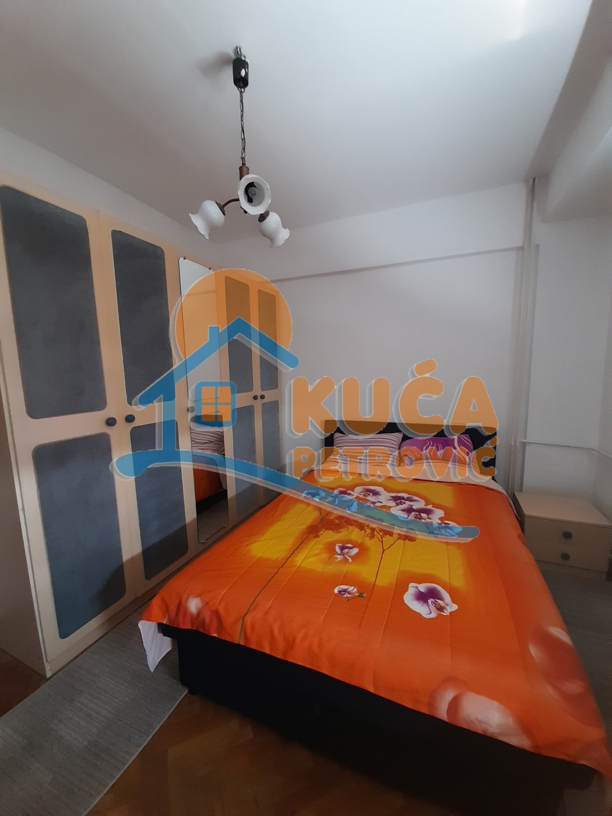 Trosoban stan,61m2,na Obilićevom vencu