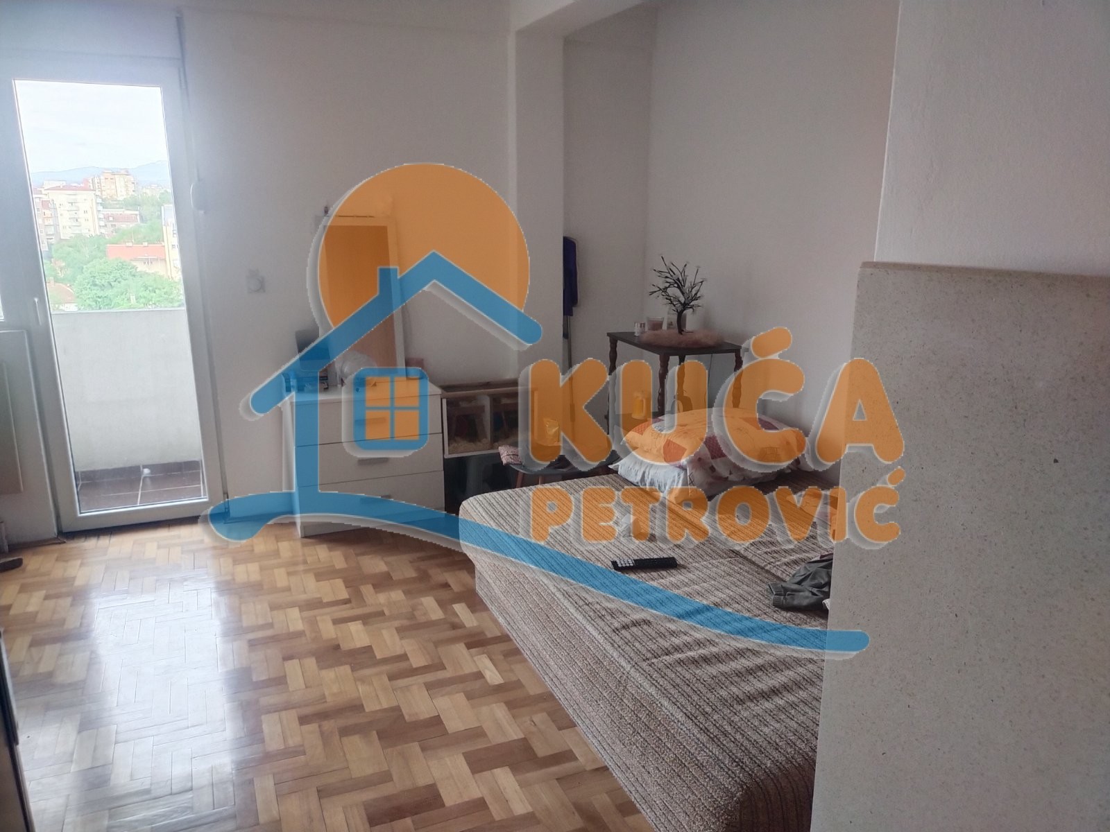 Izdaje se stan u centru grada! - Centar - 30.00m² - 250€